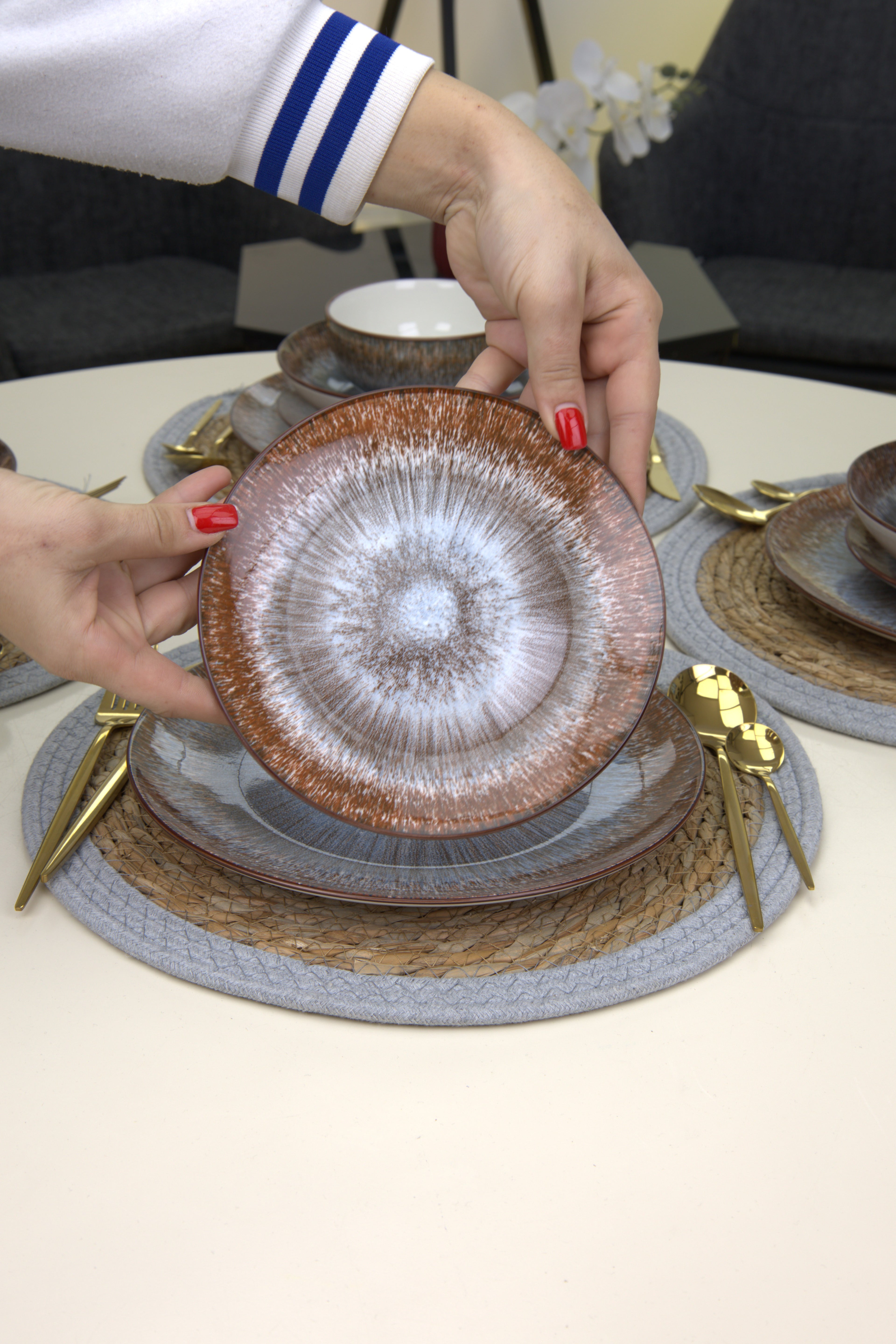 ✨ Service de table premium – 24 pièces ✨ Collection Éclipse – Brun Glacier