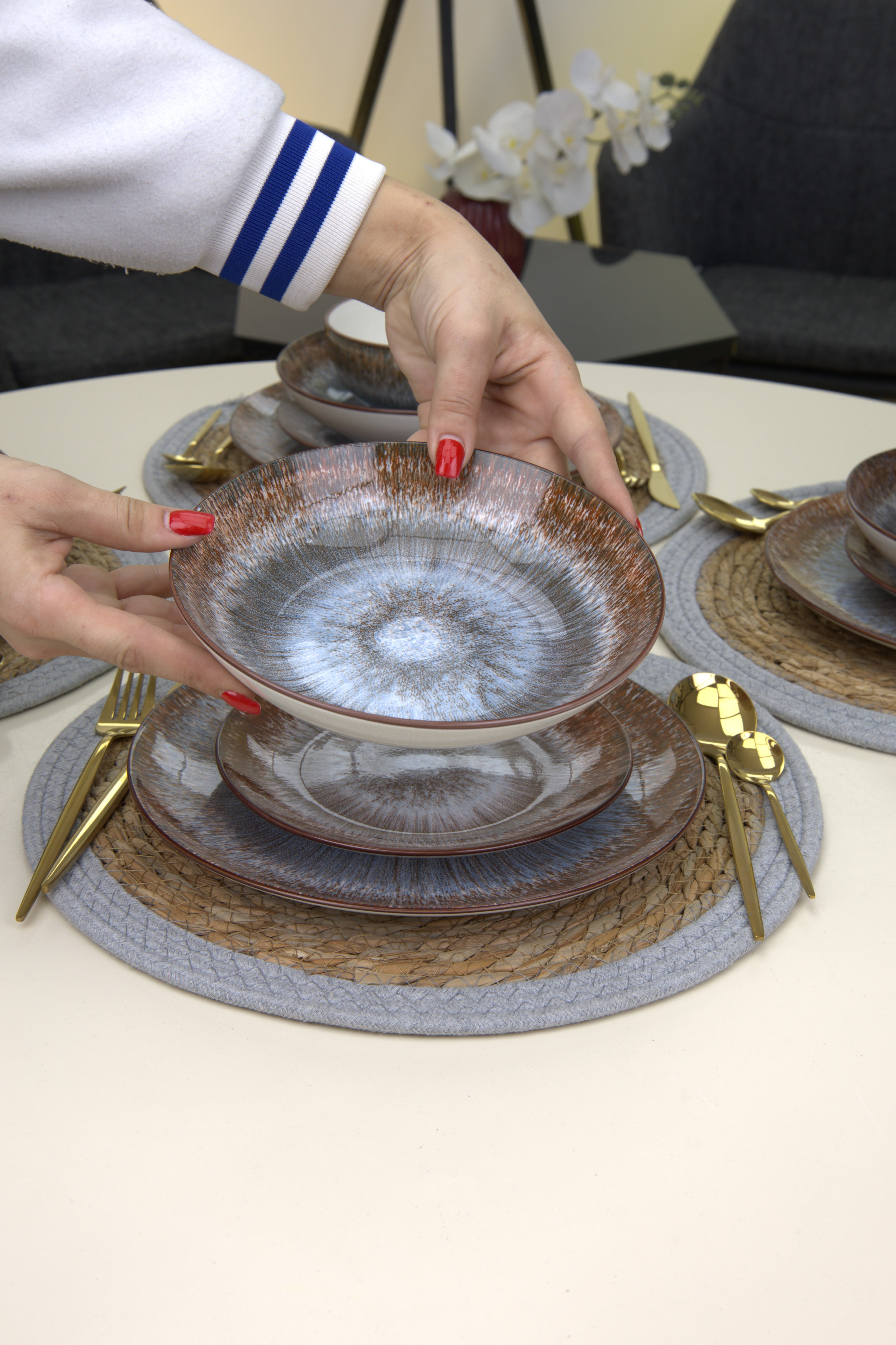 ✨ Service de table premium – 24 pièces ✨ Collection Éclipse – Brun Glacier