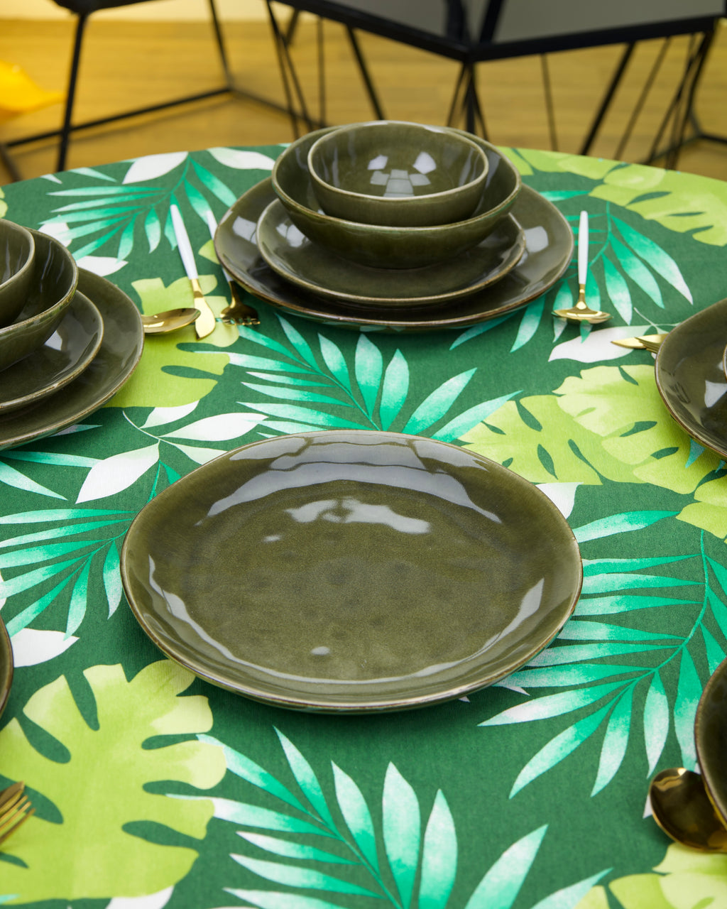 Service en Céramique – 24 Pièces (Vert Olive)