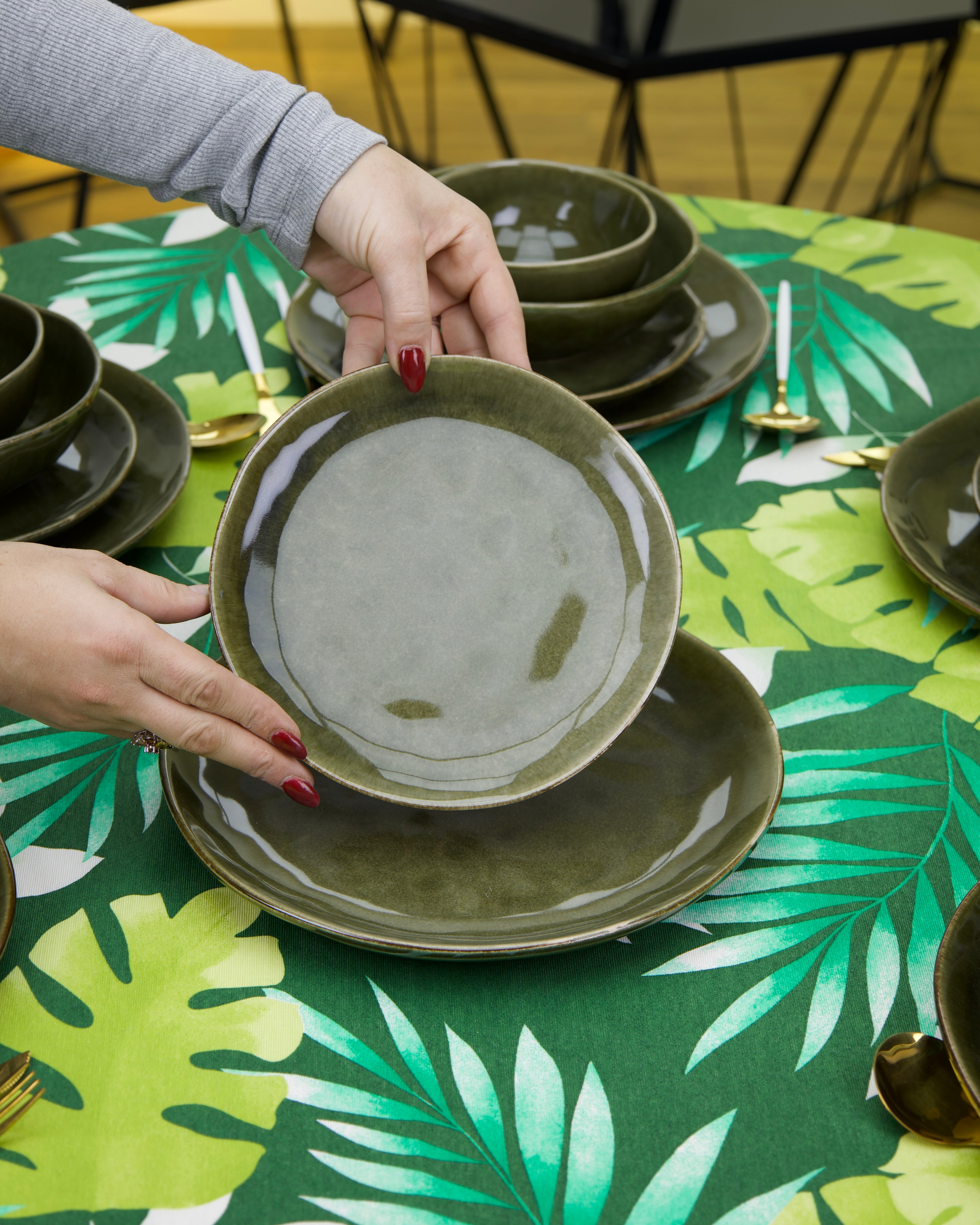 Service en Céramique – 24 Pièces (Vert Olive)