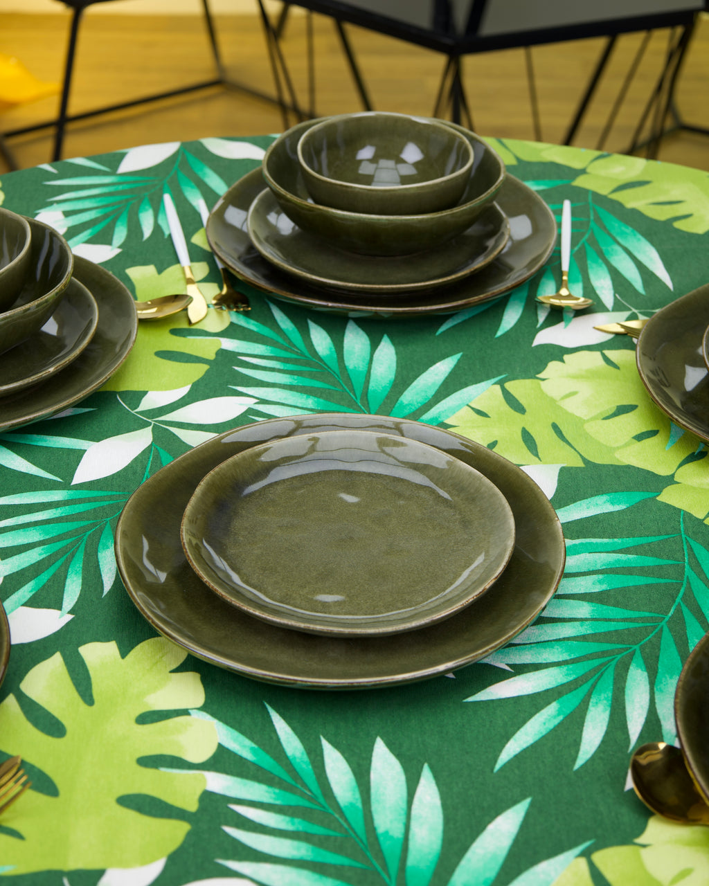 Service en Céramique – 24 Pièces (Vert Olive)
