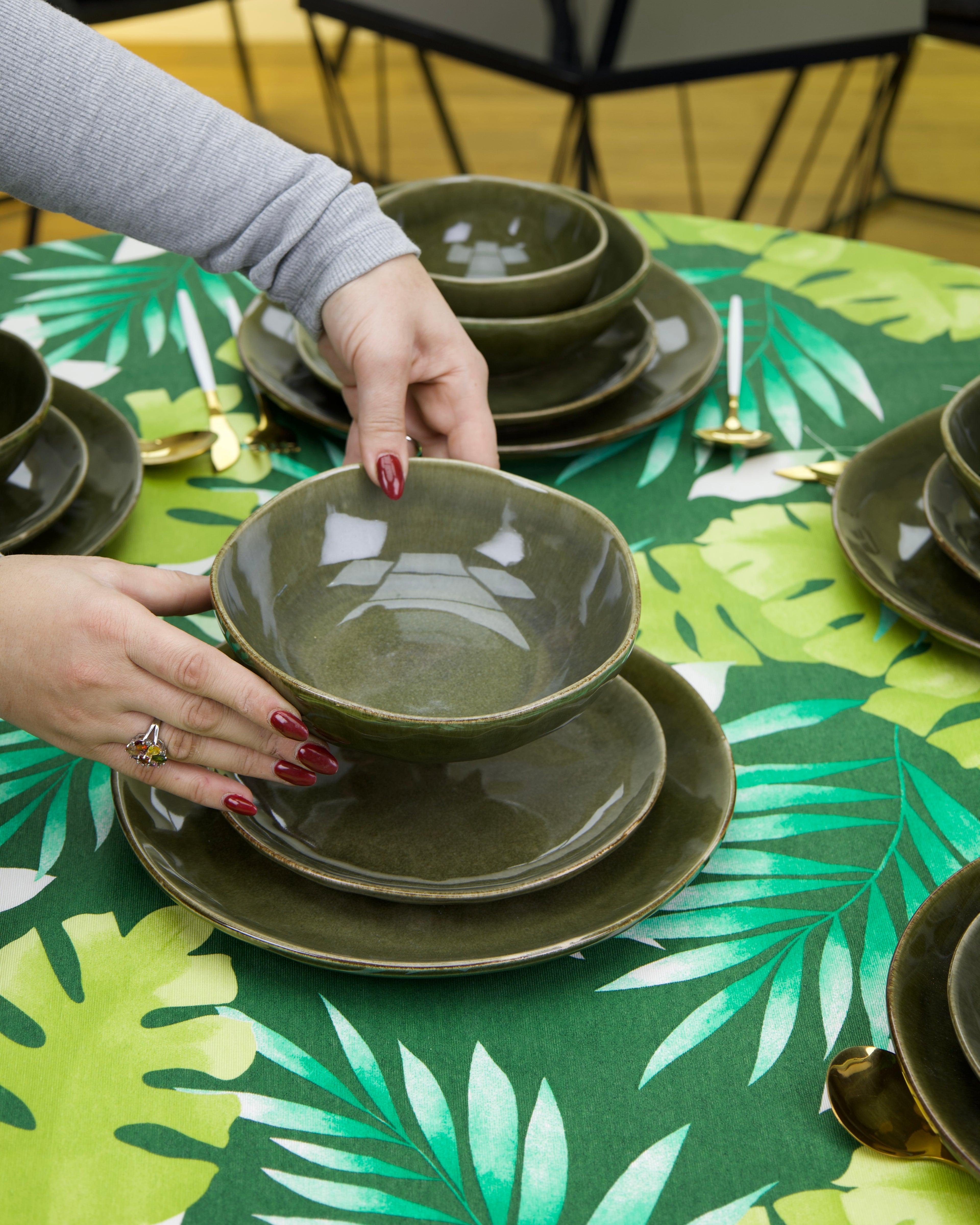 Service en Céramique – 24 Pièces (Vert Olive)