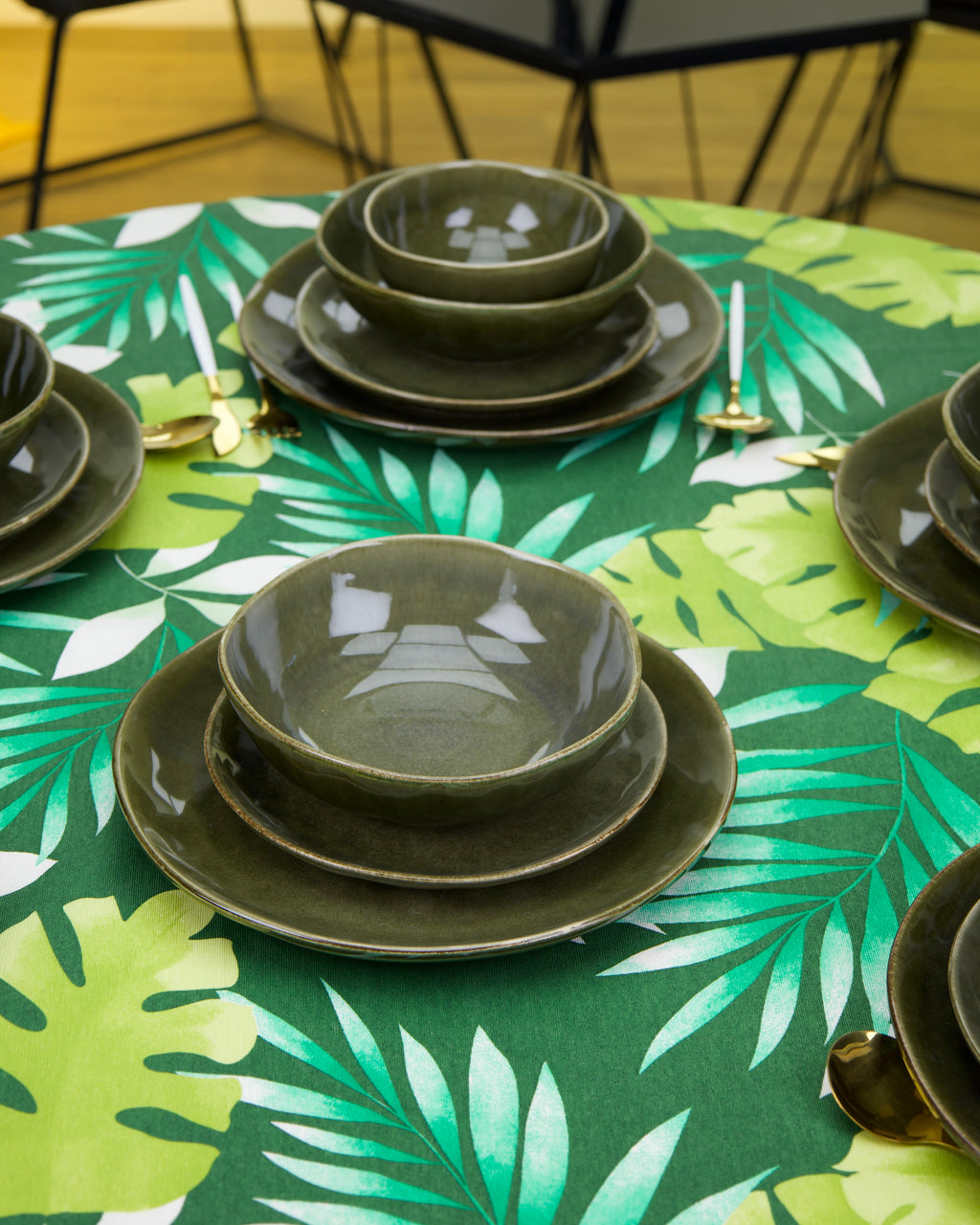 Service en Céramique – 24 Pièces (Vert Olive)