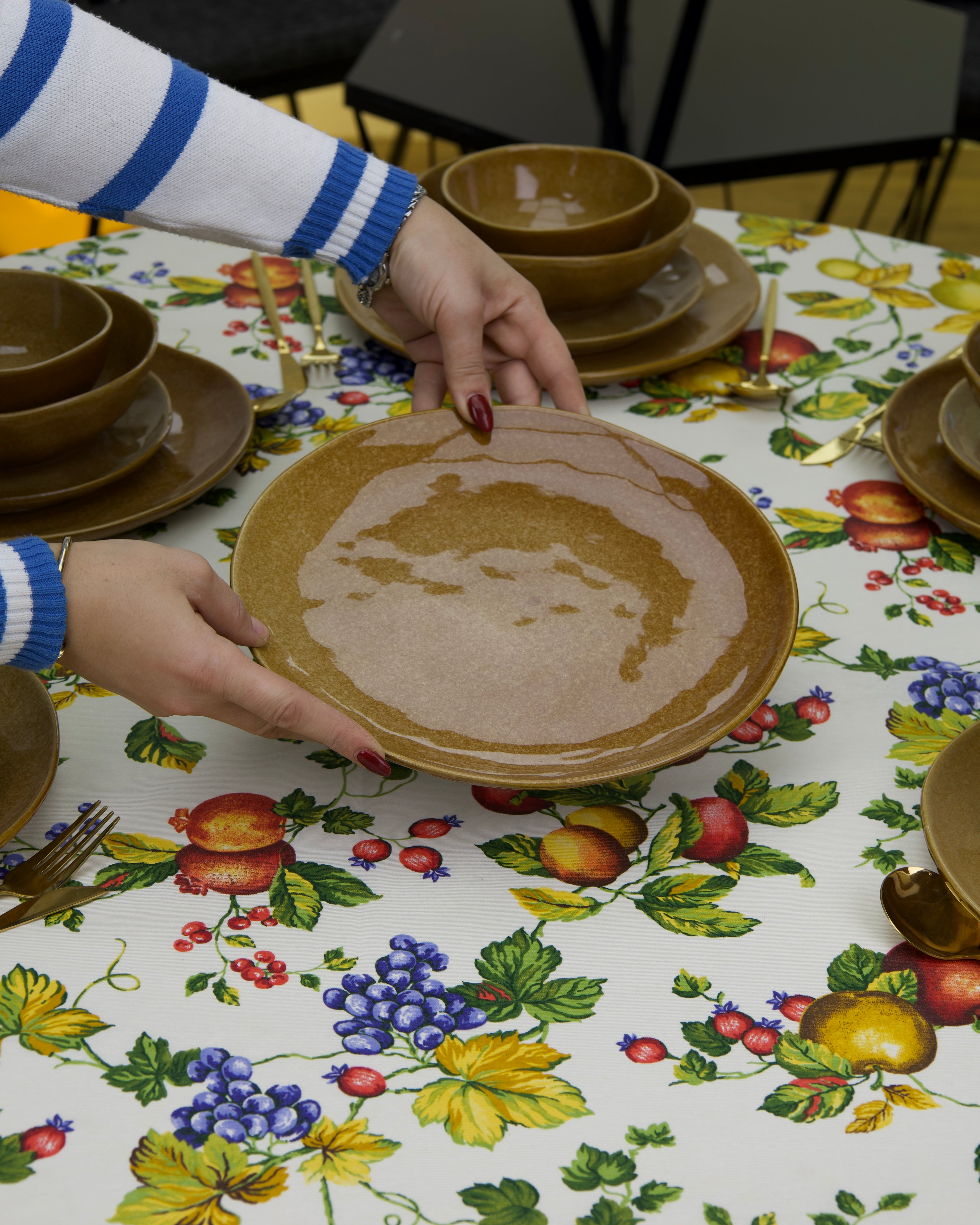 Service en Céramique Marron doré  – 24 Pièces