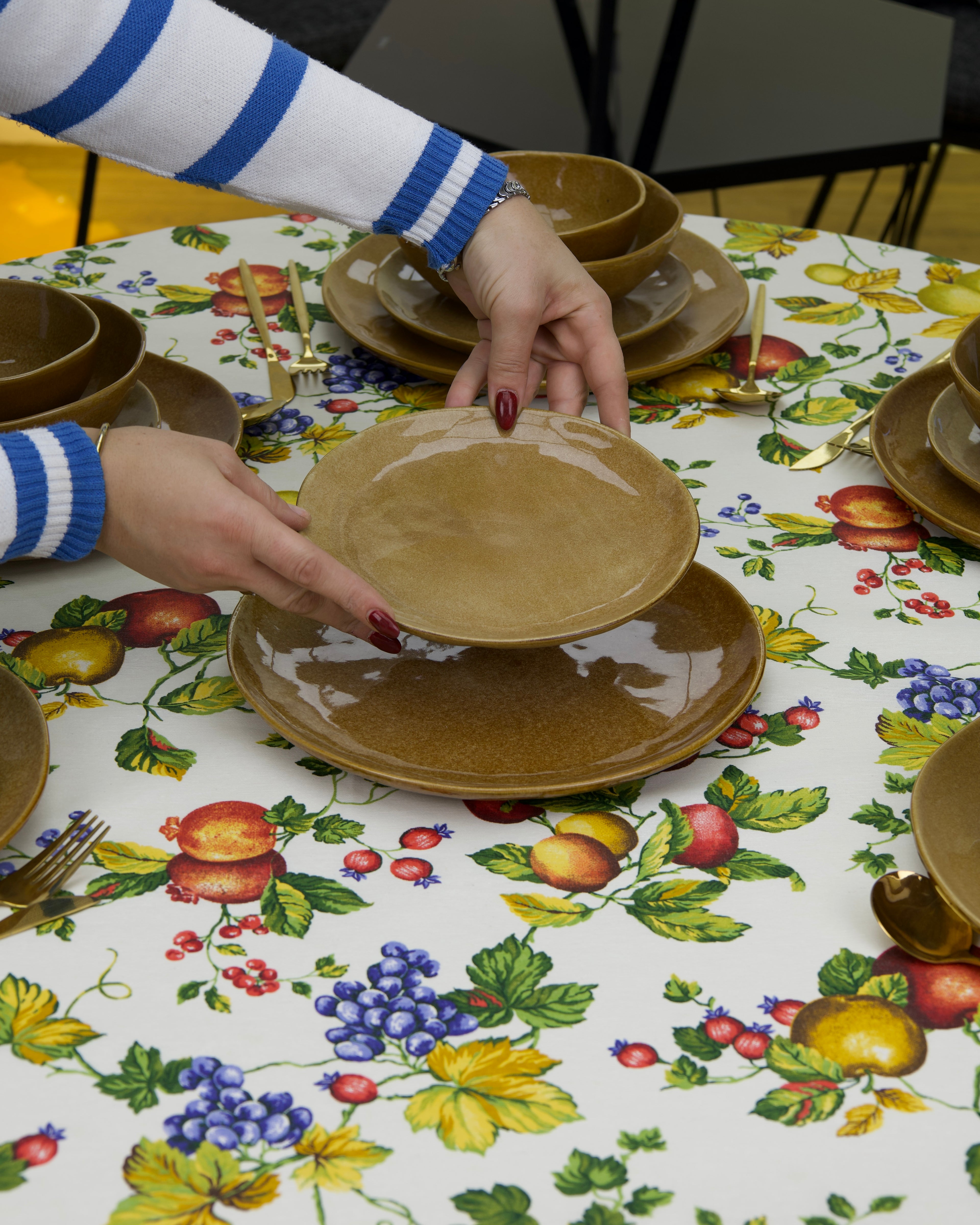 Service en Céramique Marron doré  – 24 Pièces