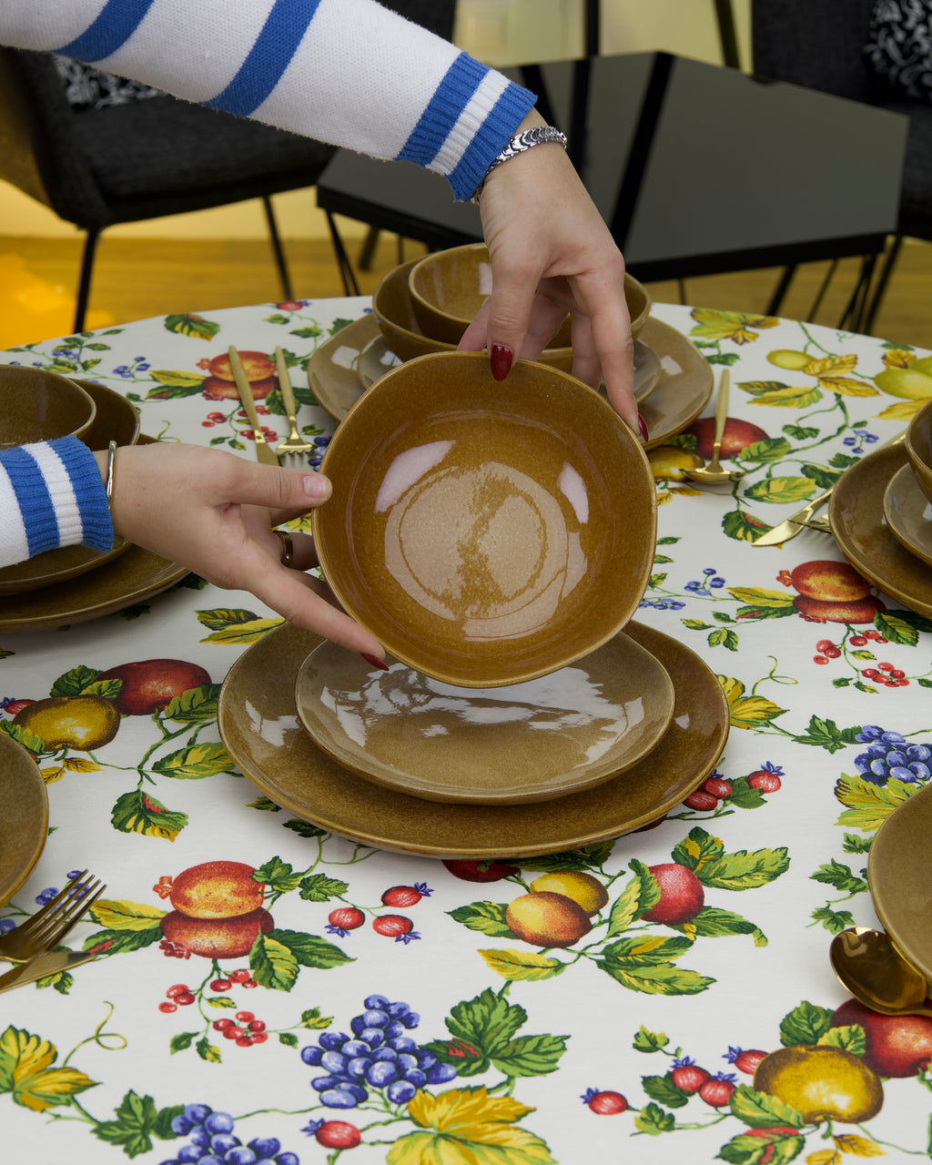 Service en Céramique Marron doré  – 24 Pièces