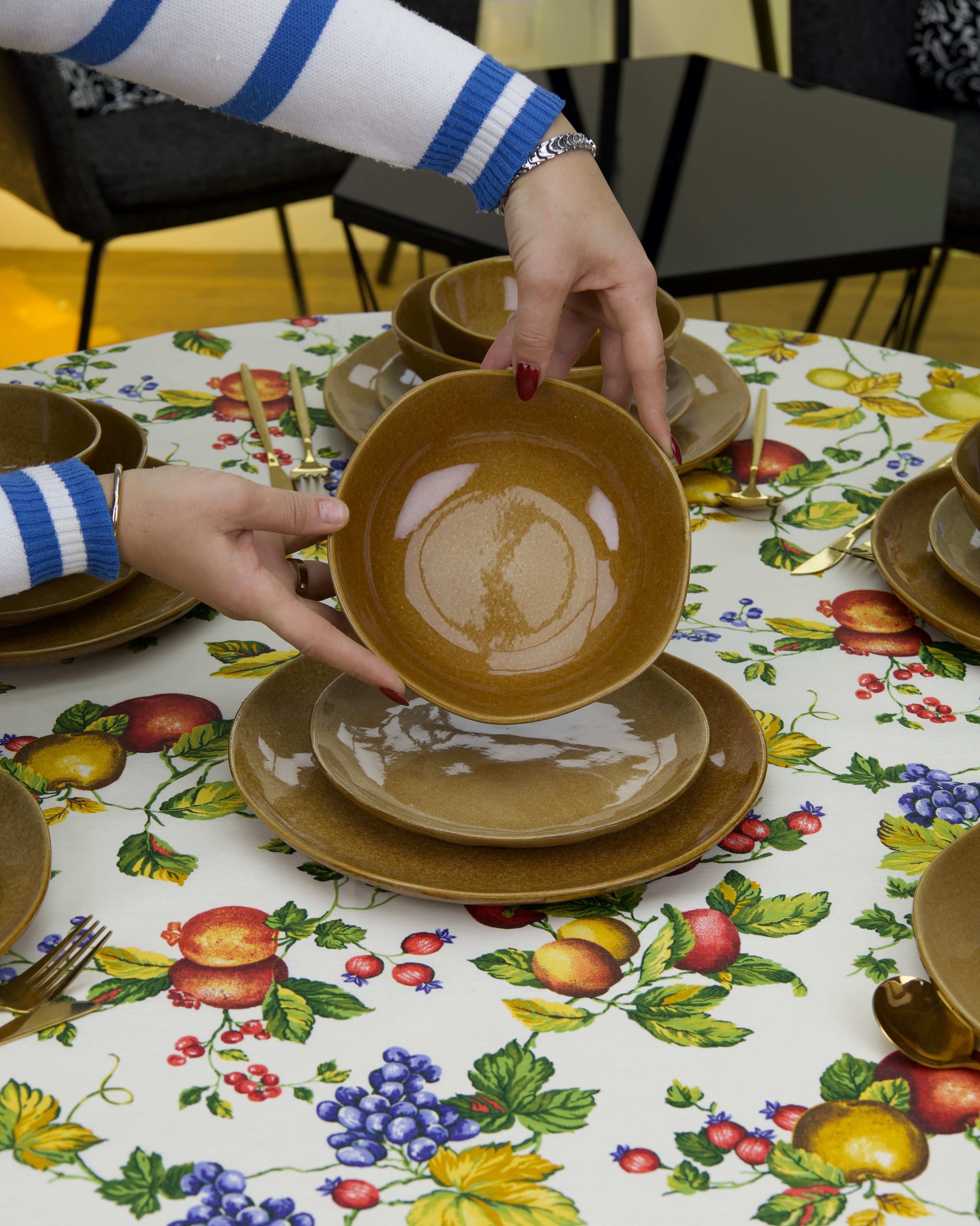 Service en Céramique Marron doré  – 24 Pièces