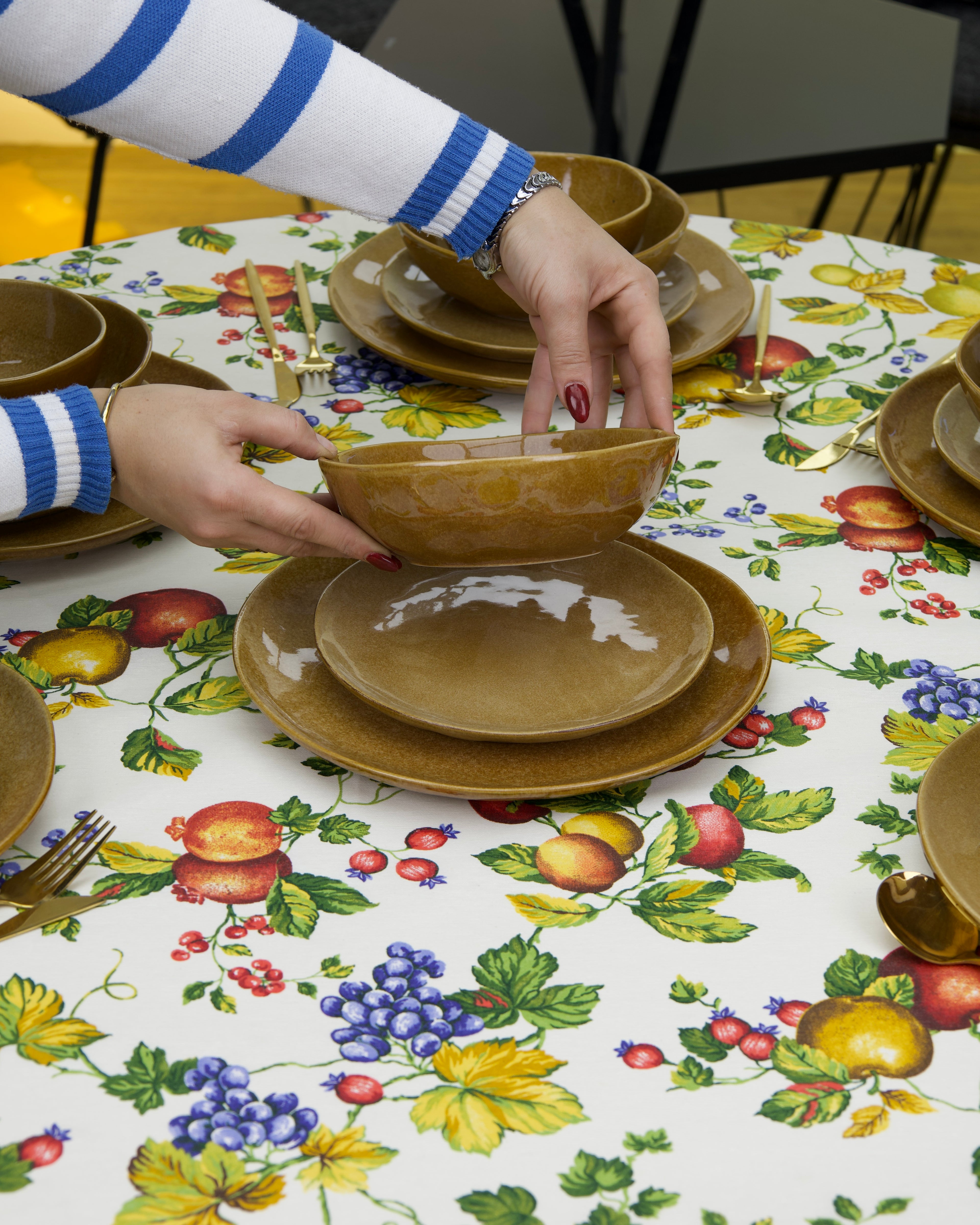 Service en Céramique Marron doré  – 24 Pièces