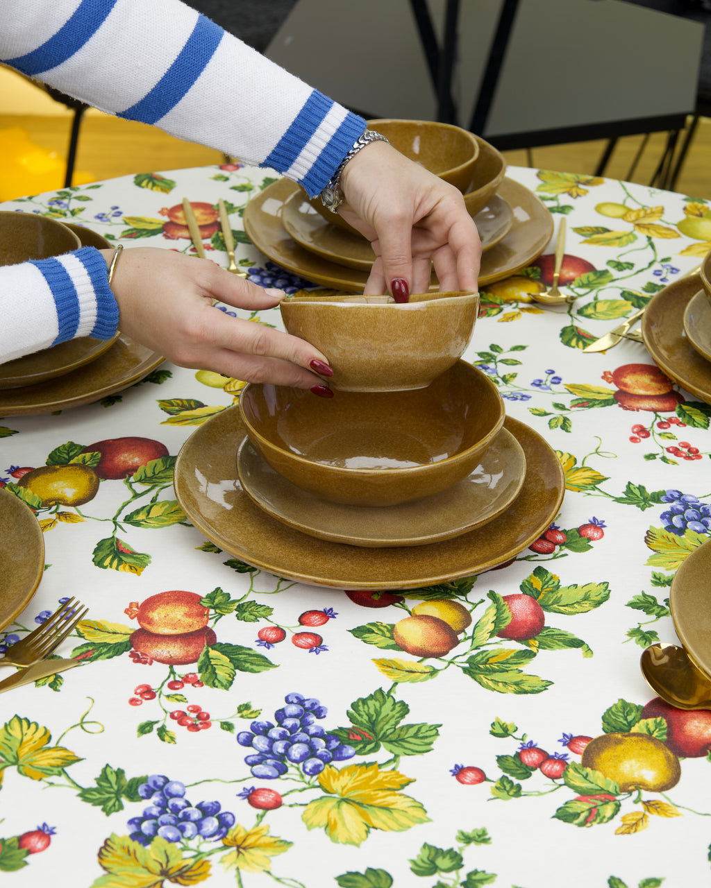 Service en Céramique Marron doré  – 24 Pièces