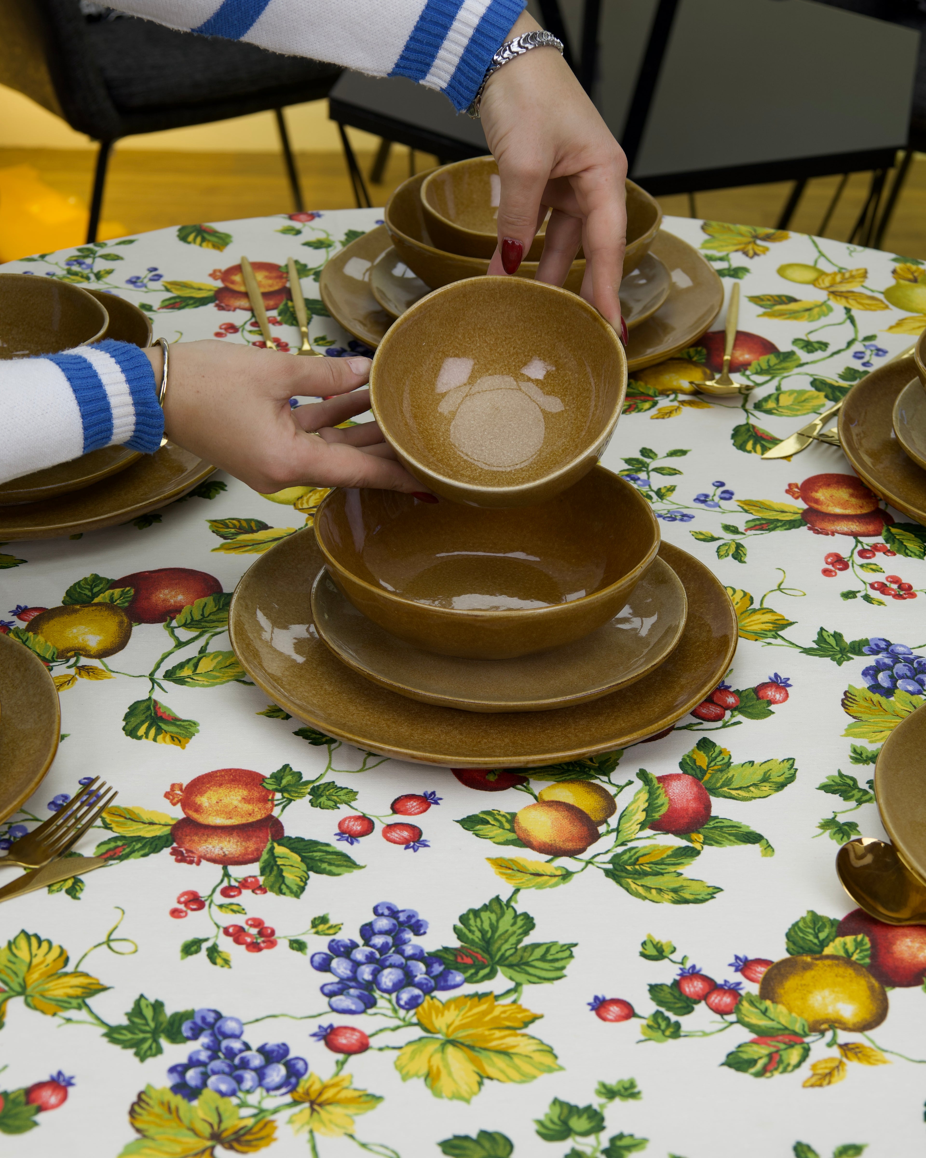 Service en Céramique Marron doré  – 24 Pièces