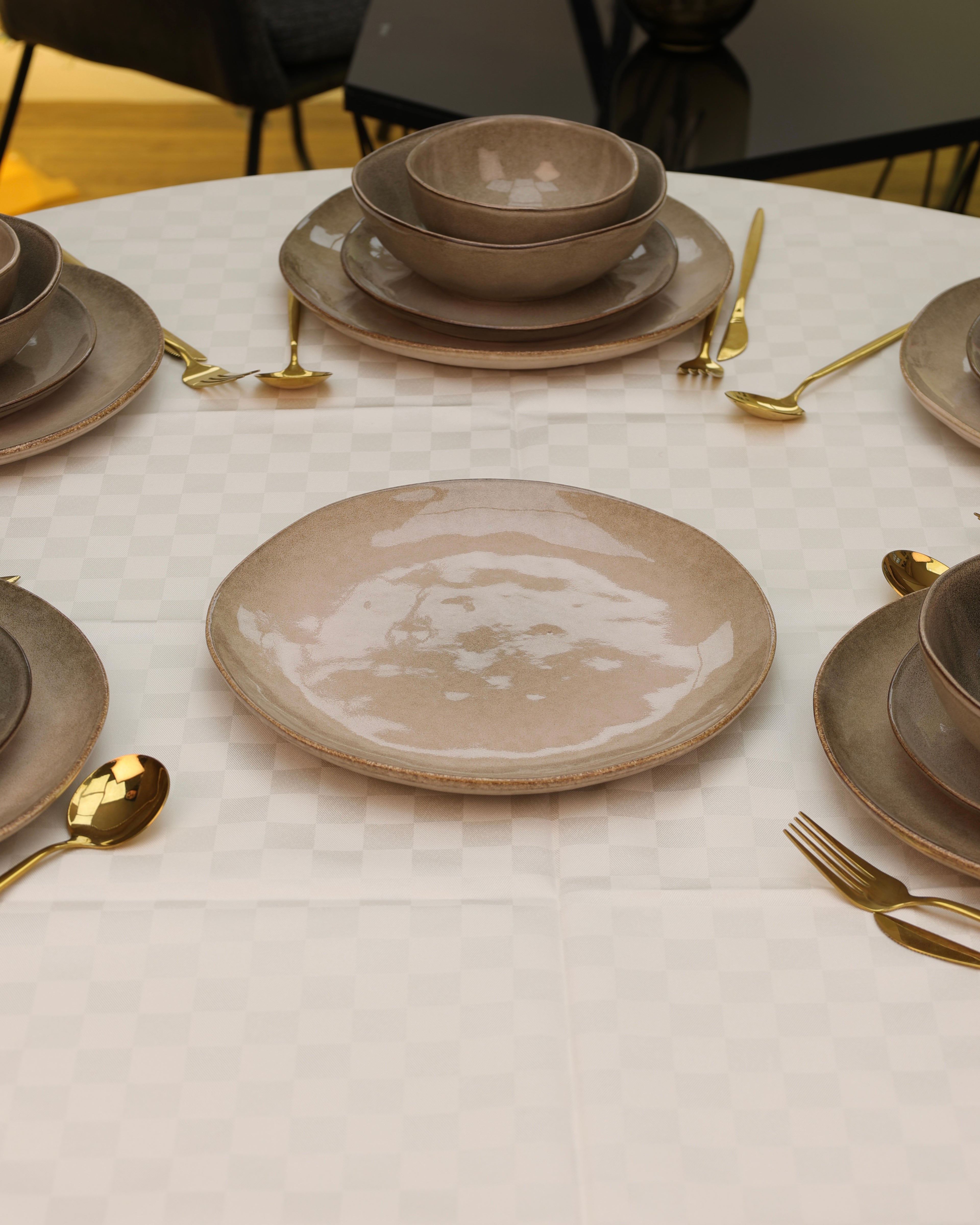 Service en Céramique – 24 Pièces / Couleur taupe glacé