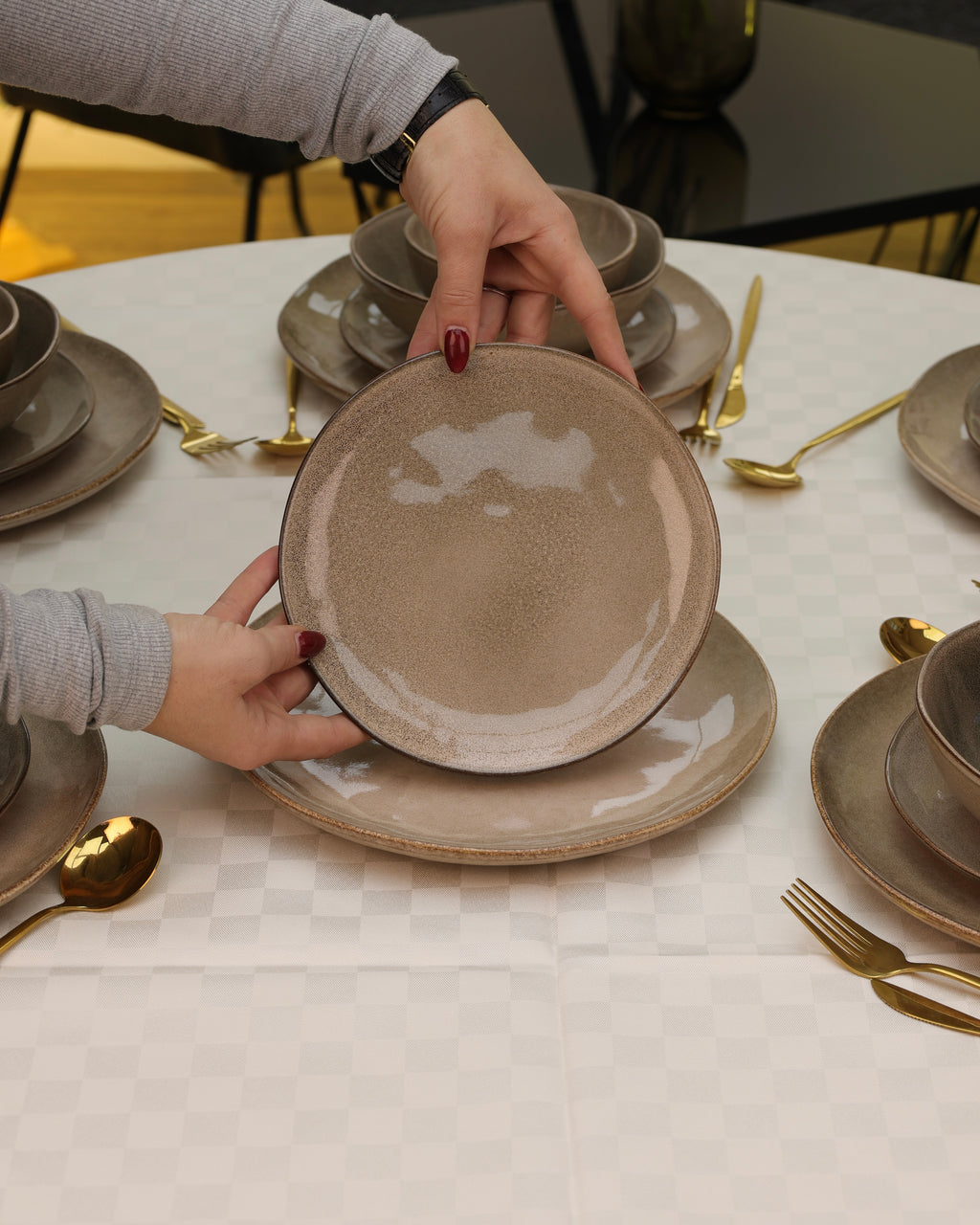 Service en Céramique – 24 Pièces / Couleur taupe glacé