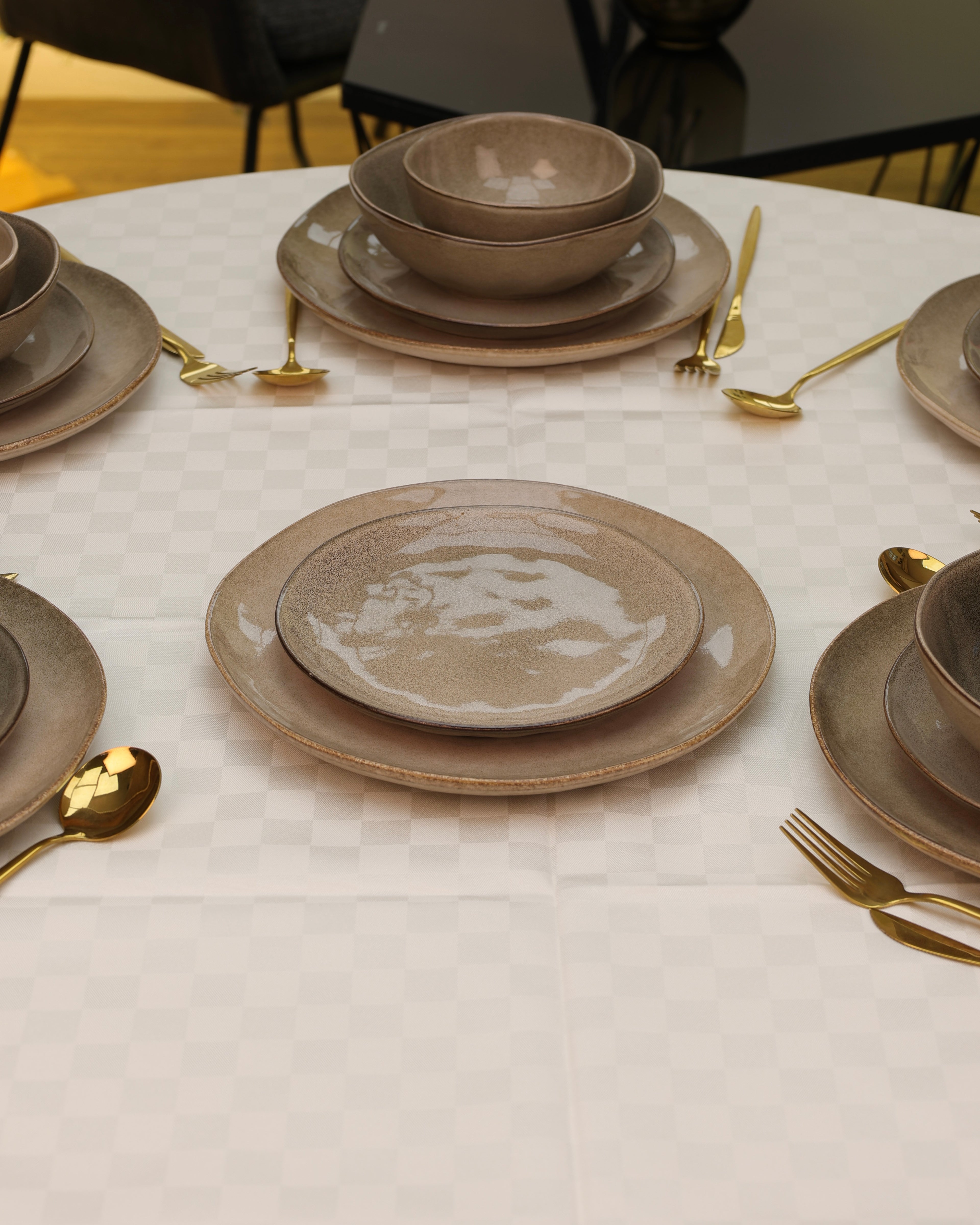 Service en Céramique – 24 Pièces / Couleur taupe glacé