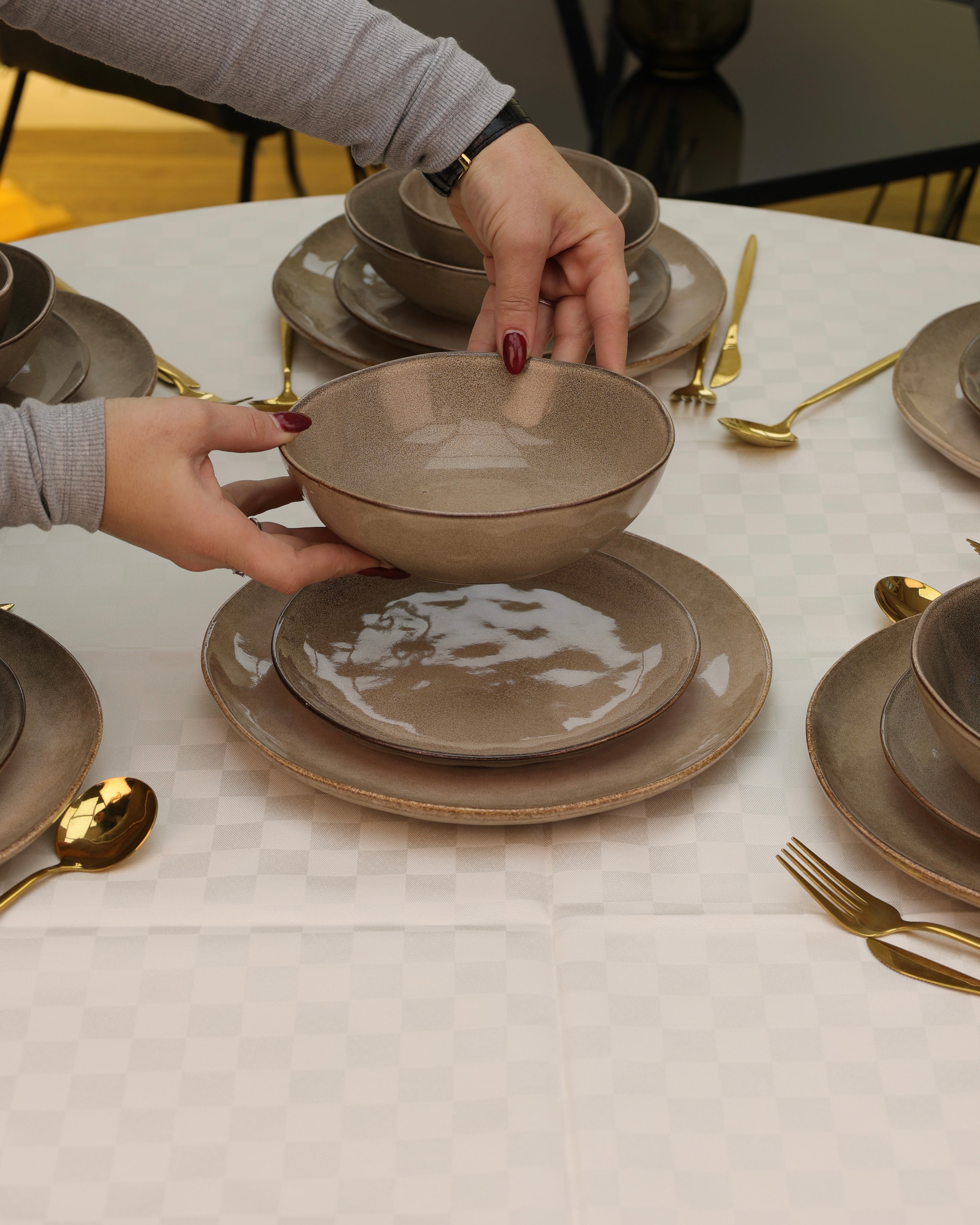 Service en Céramique – 24 Pièces / Couleur taupe glacé