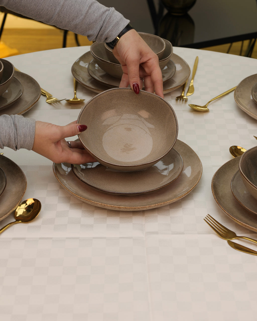 Service en Céramique – 24 Pièces / Couleur taupe glacé