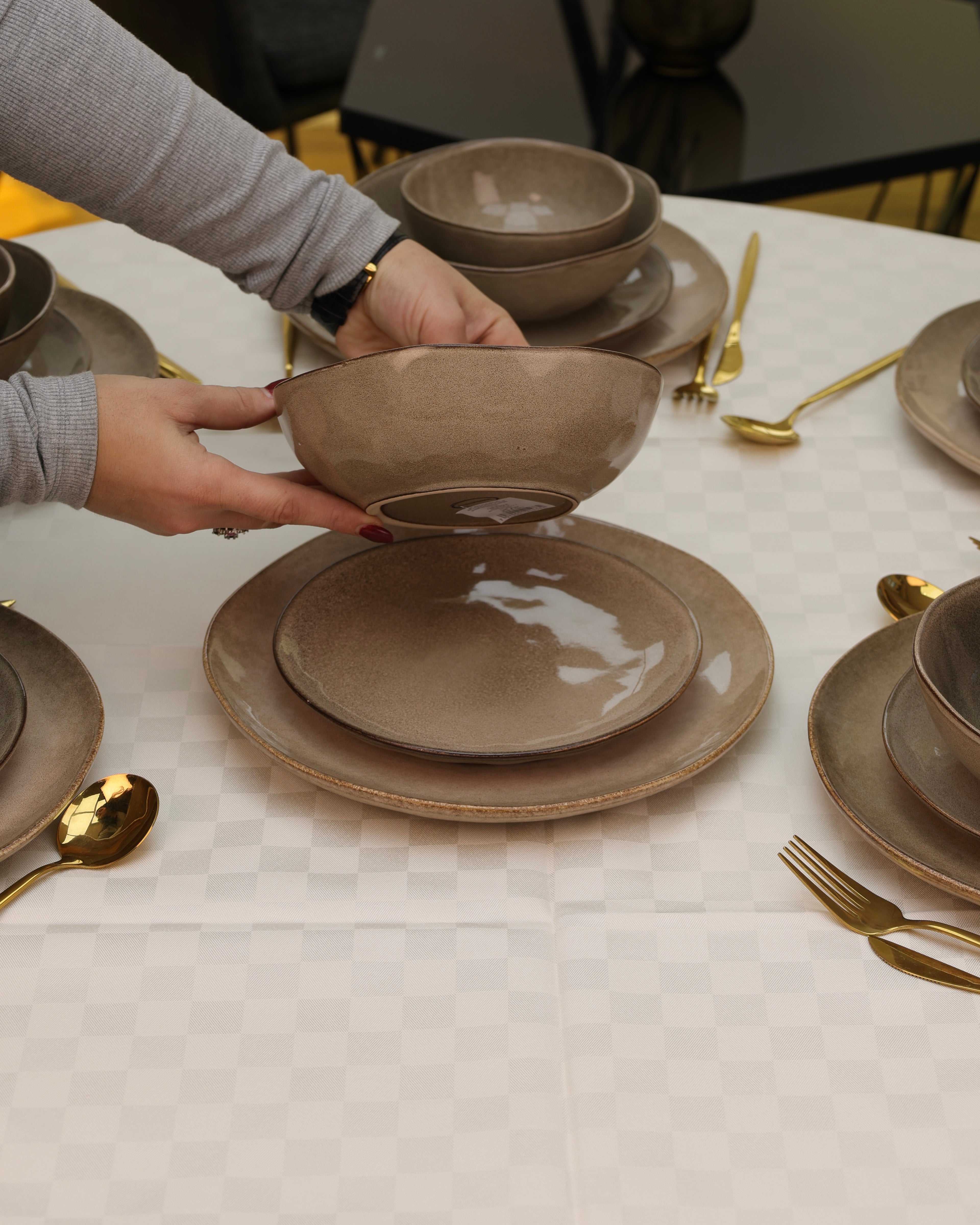 Service en Céramique – 24 Pièces / Couleur taupe glacé