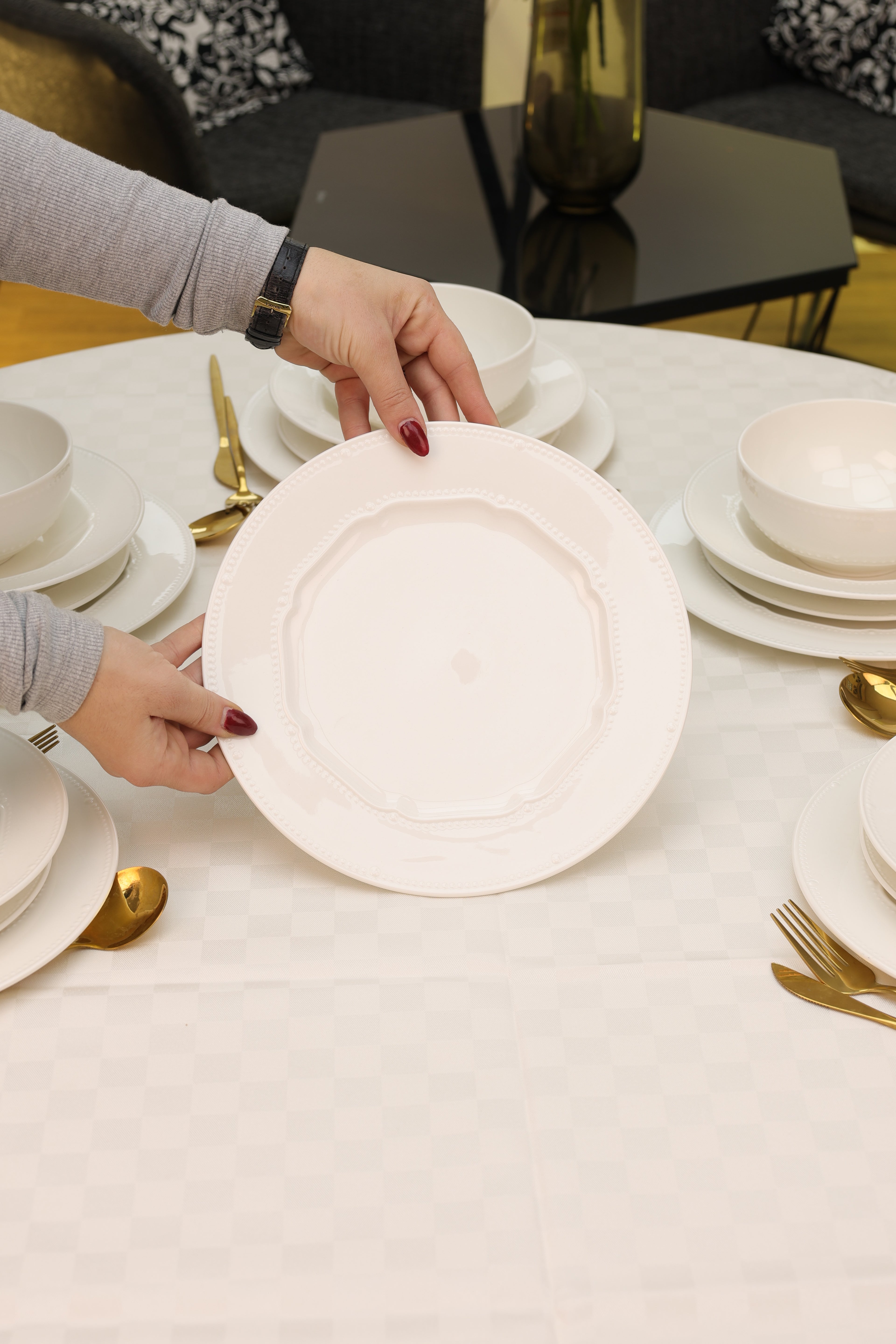 Service en Céramique – 24 Pièces Couleur : Blanc Perlé