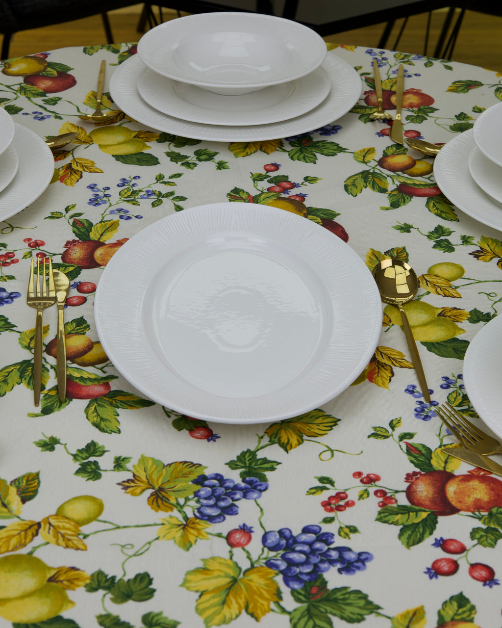 Service de Table en Porcelaine – 21 Pièces/ traits verticaux