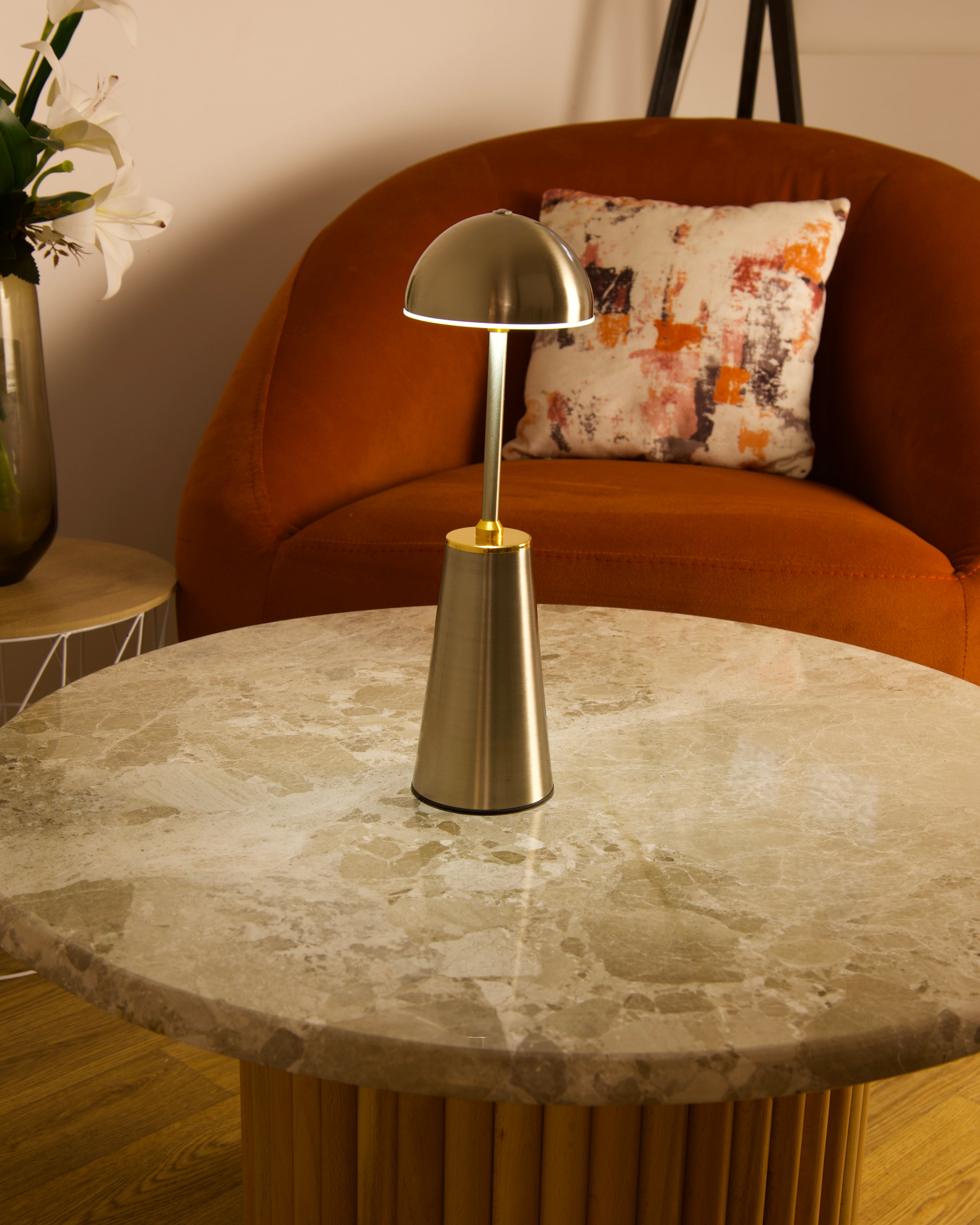 Lampe de table en métal