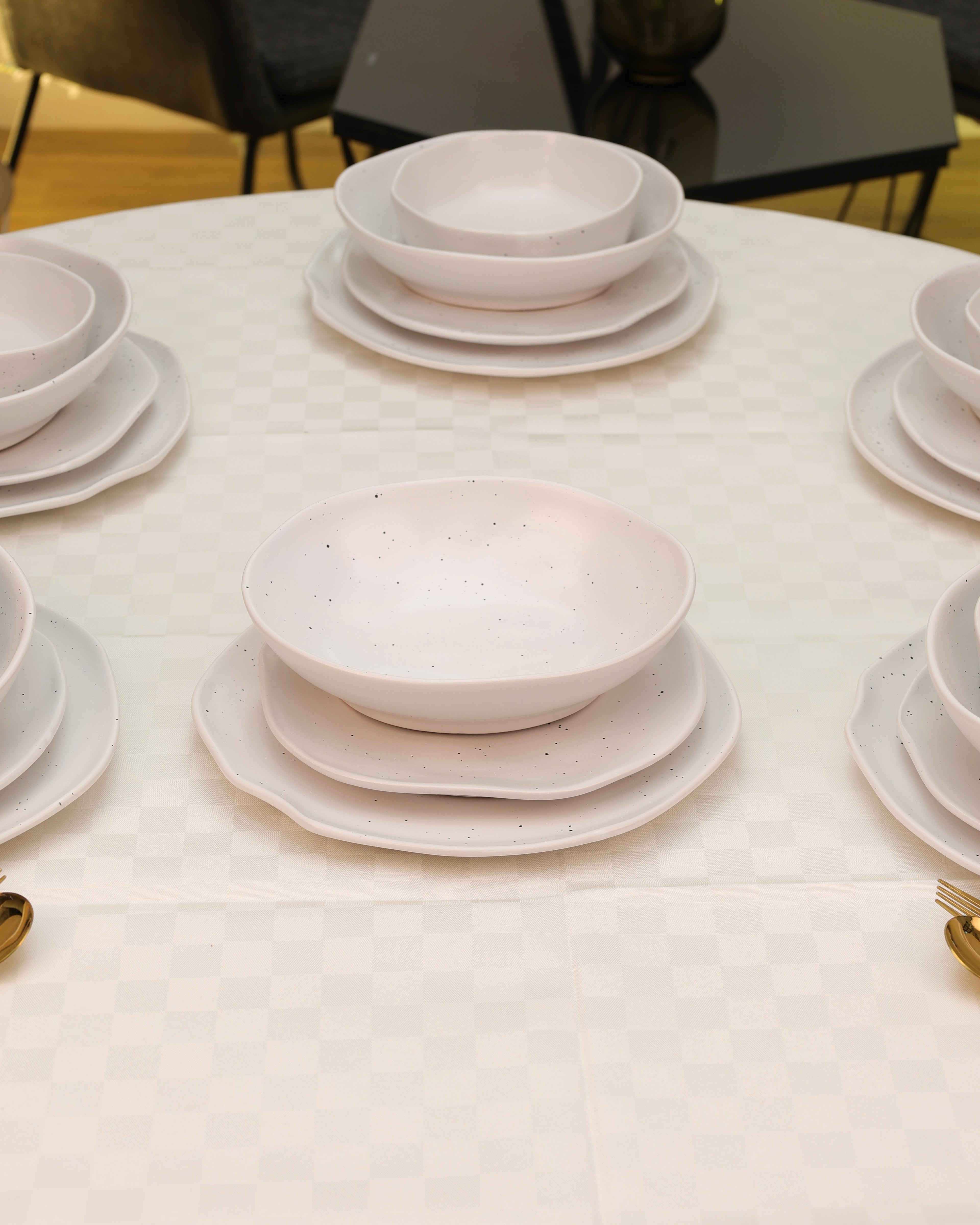 Service de Table en Céramique 24 Pièces — couleur écru moucheté (blanc m’neqet) 🍽️