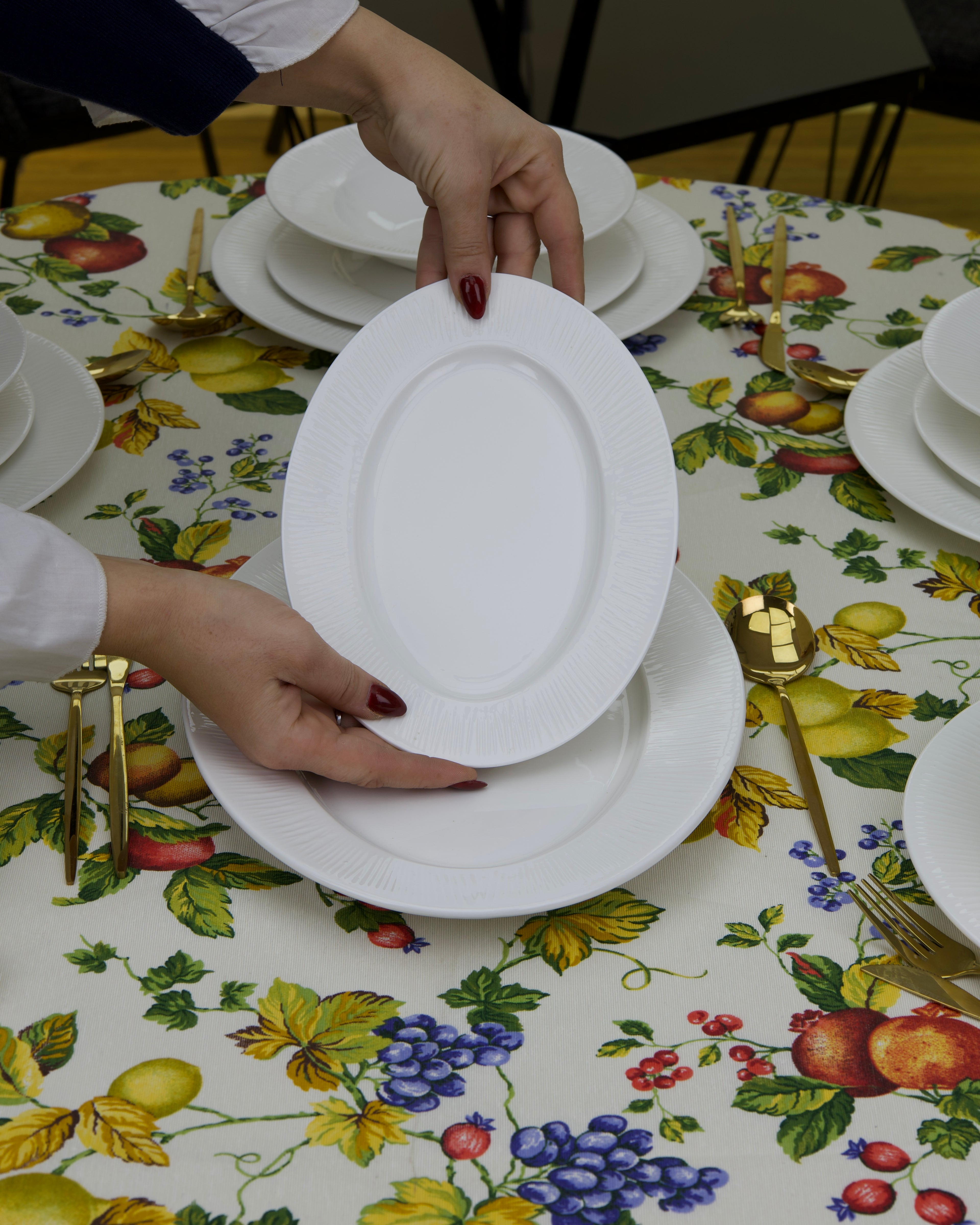 Service de Table en Porcelaine – 21 Pièces/ traits verticaux