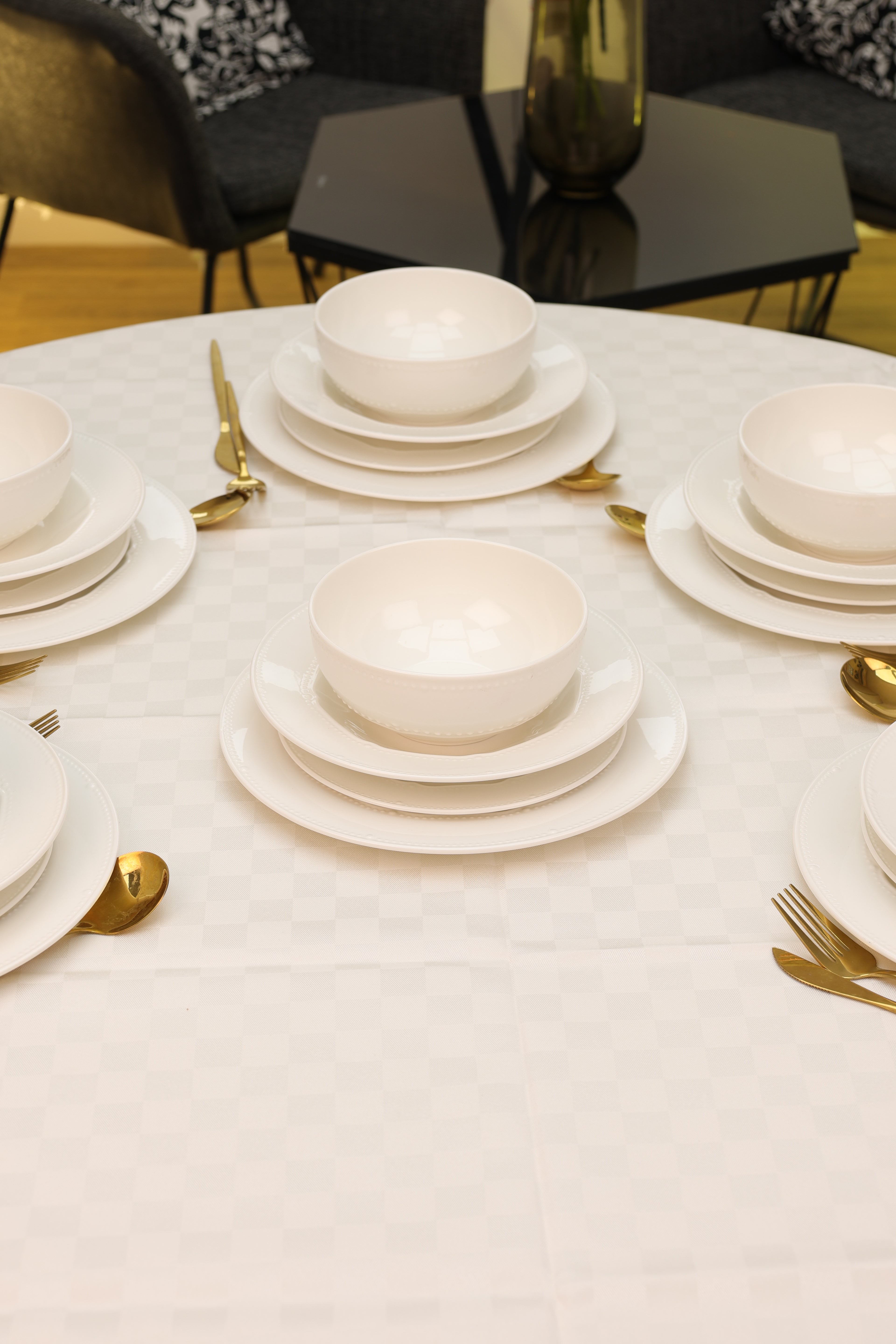 Service en Céramique – 24 Pièces Couleur : Blanc Perlé