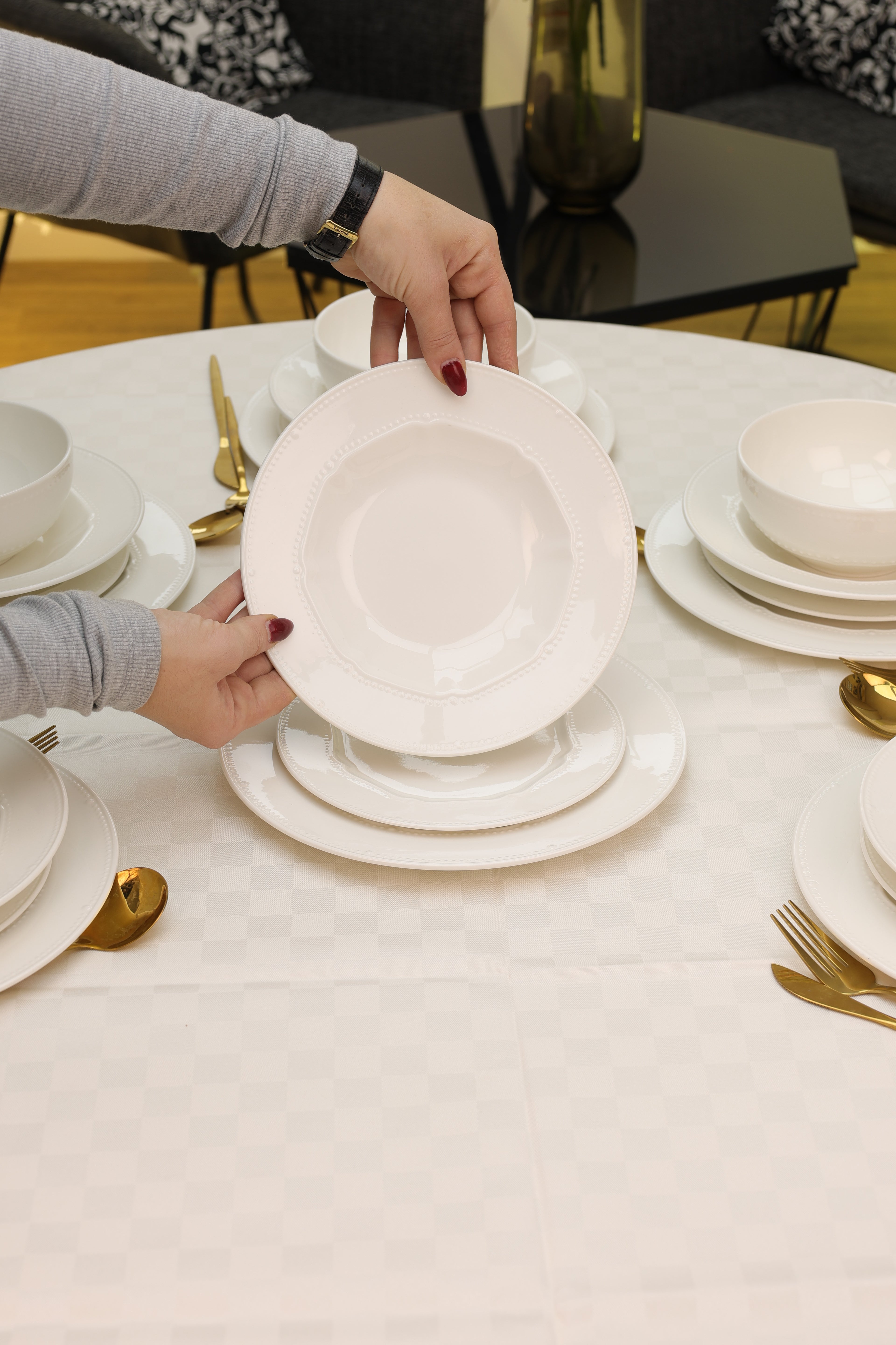 Service en Céramique – 24 Pièces Couleur : Blanc Perlé