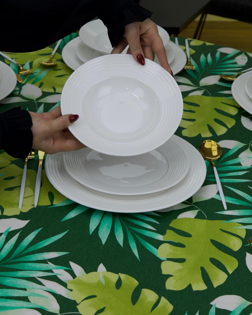 Service de Table en Porcelaine – 21 Pièces/ traits horizontaux