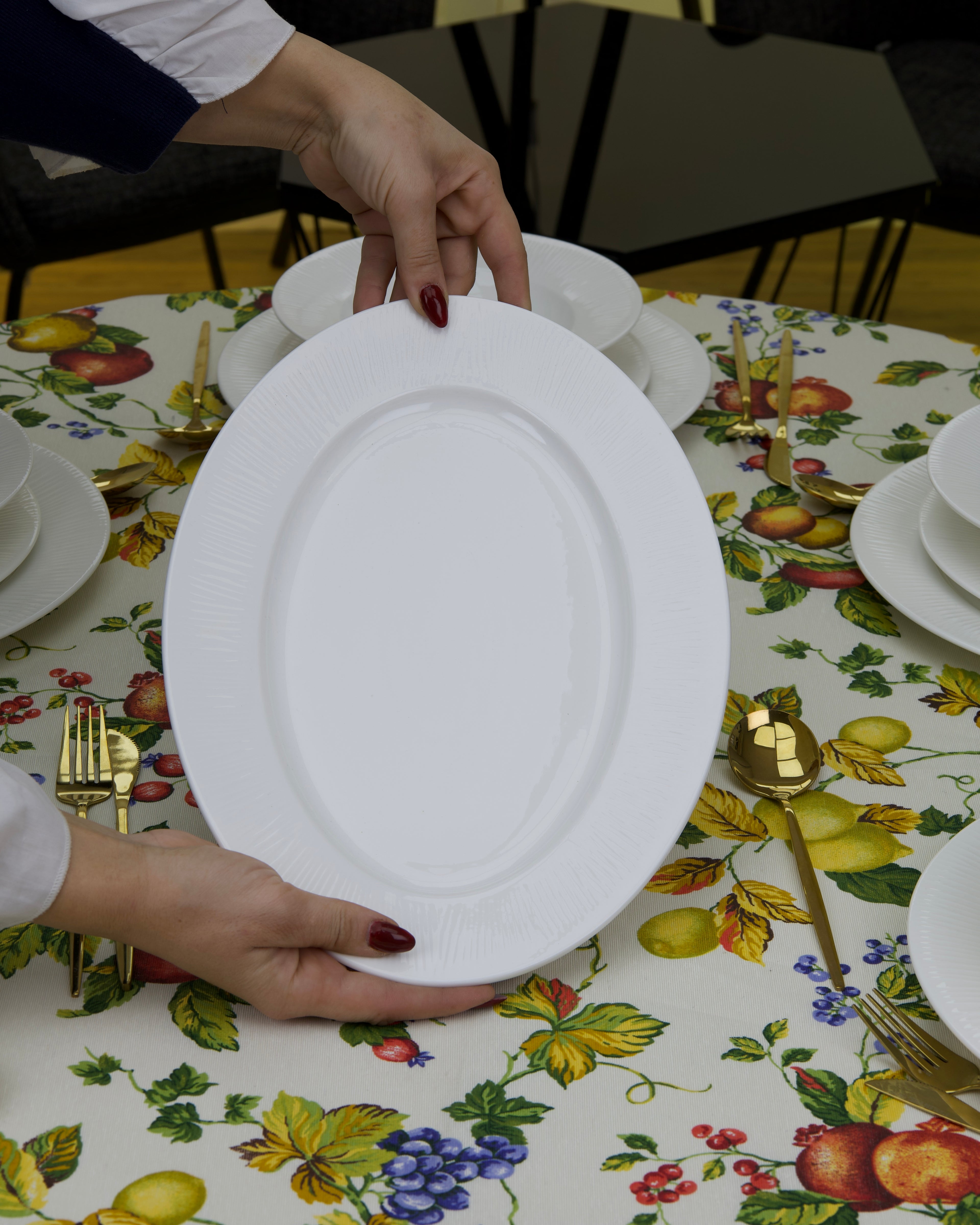 Service de Table en Porcelaine – 21 Pièces/ traits verticaux