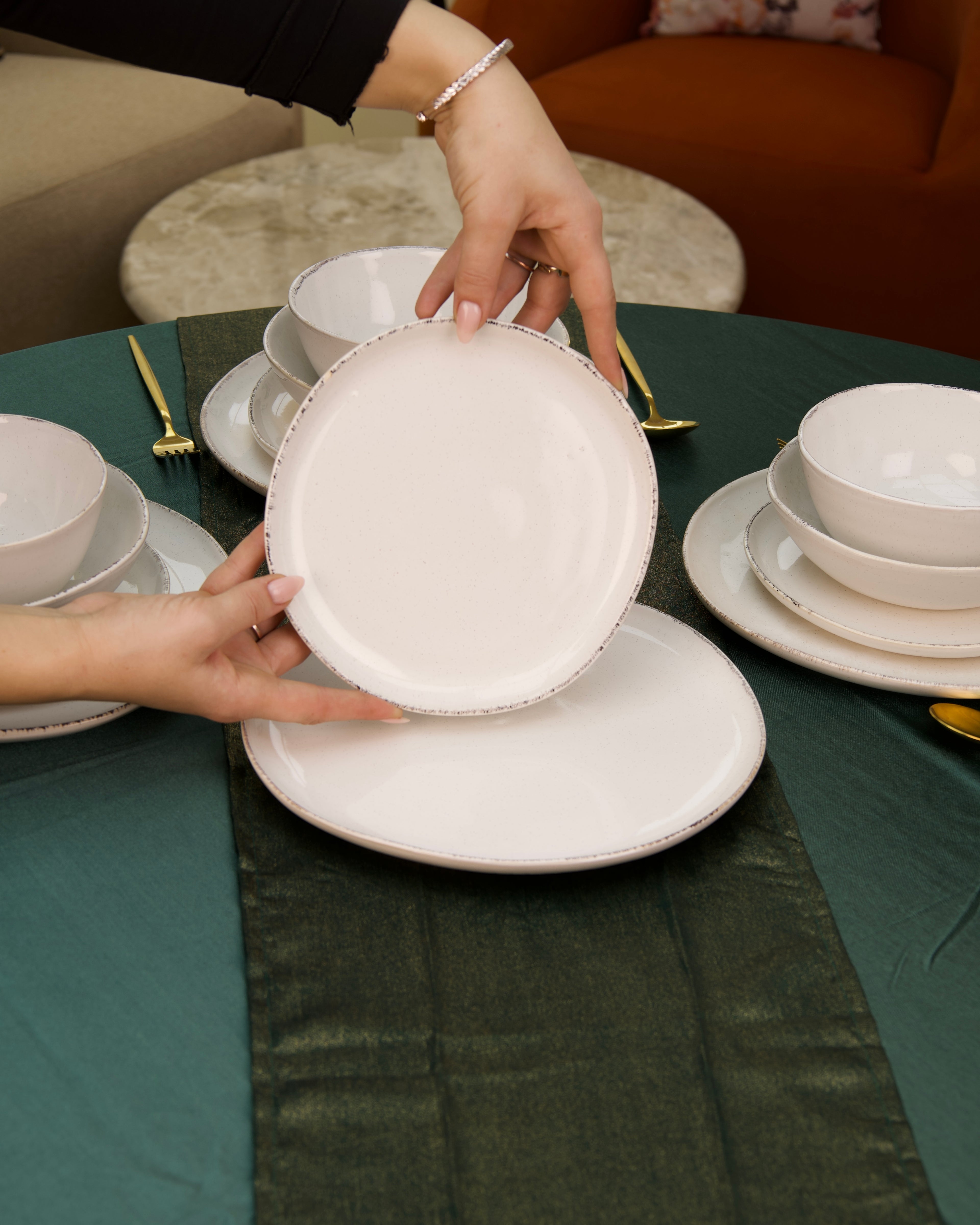 Service en céramique – 24 pièces Couleur Blanc Cassé /Creme