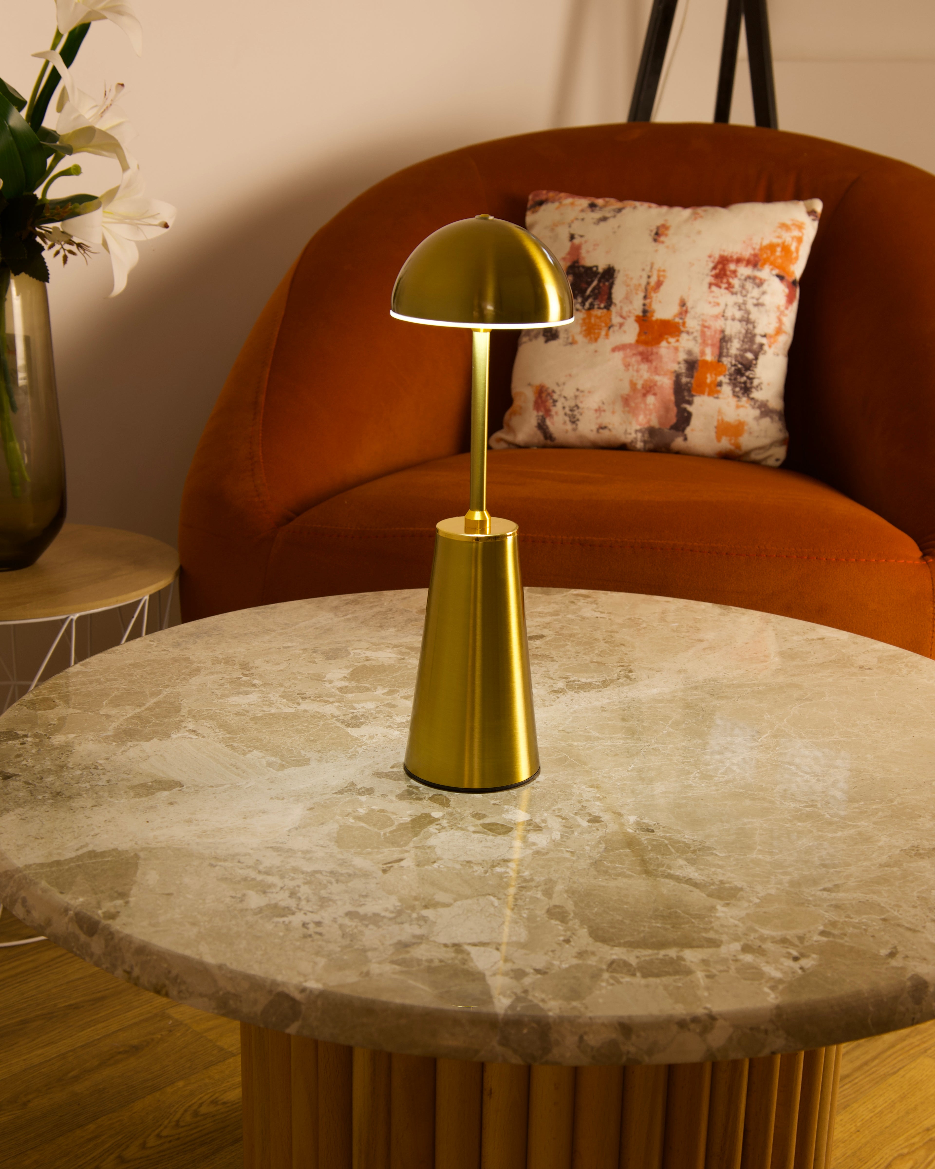 Lampe de table en métal