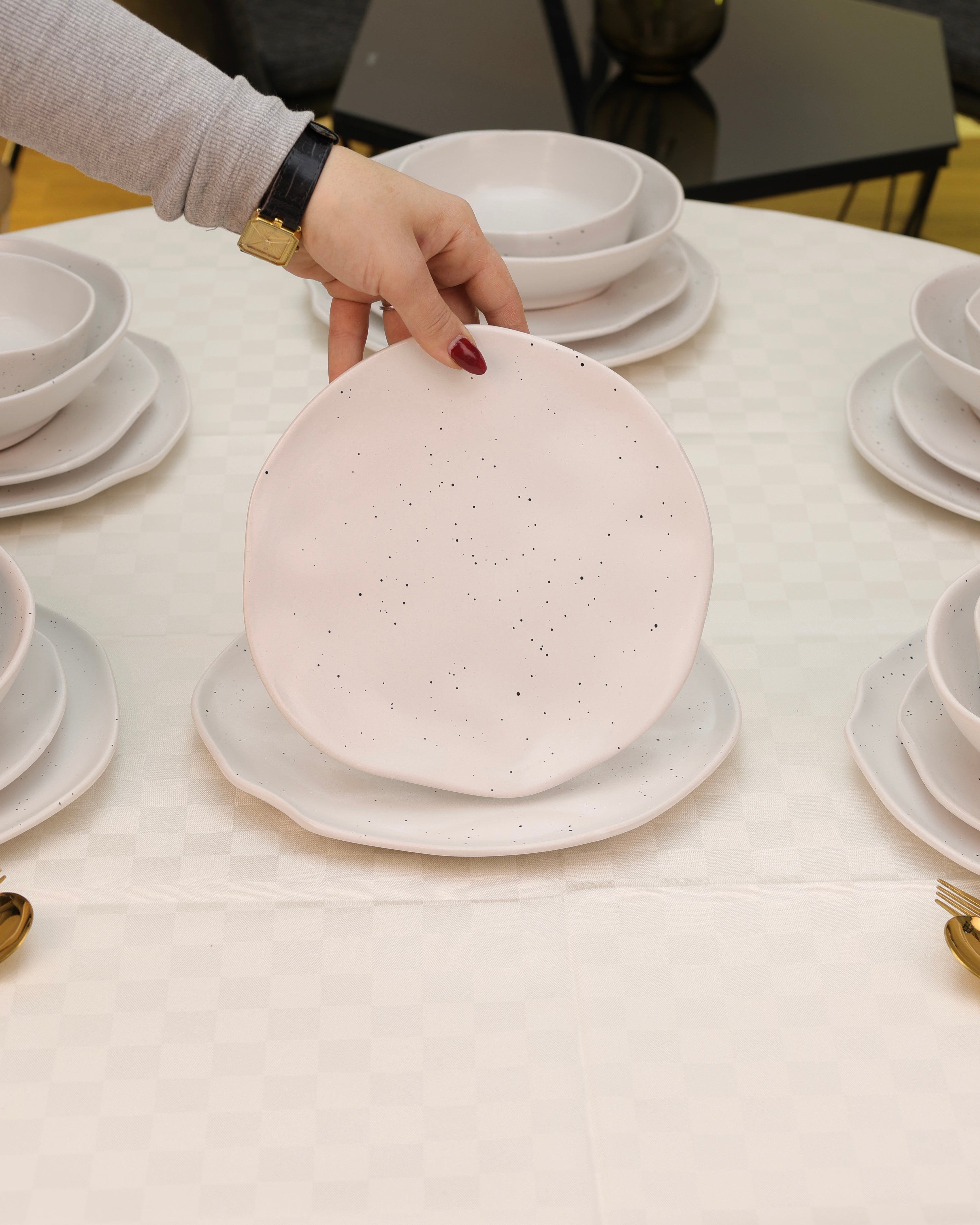Service de Table en Céramique 24 Pièces — couleur écru moucheté (blanc m’neqet) 🍽️