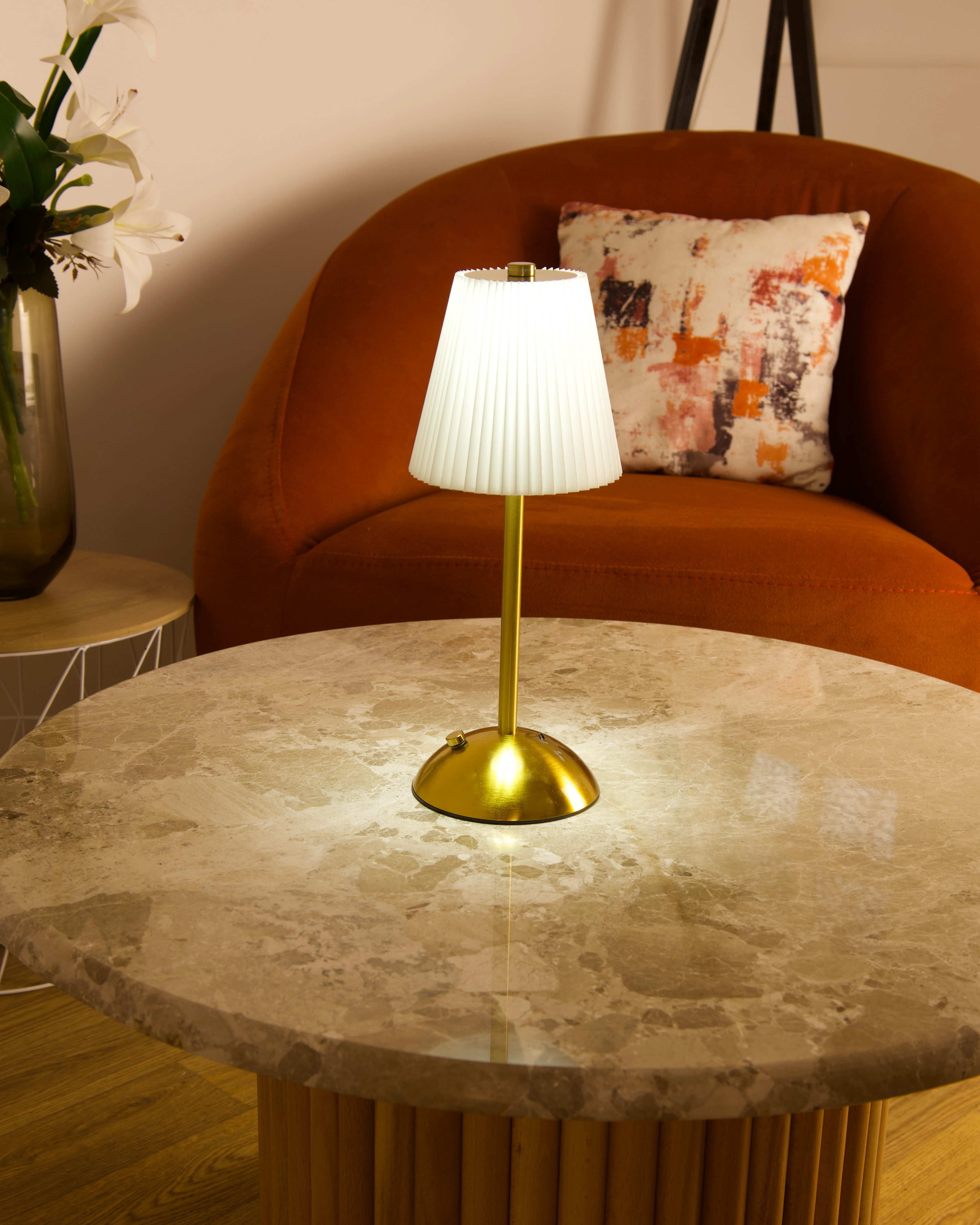 Lampe de table en métal