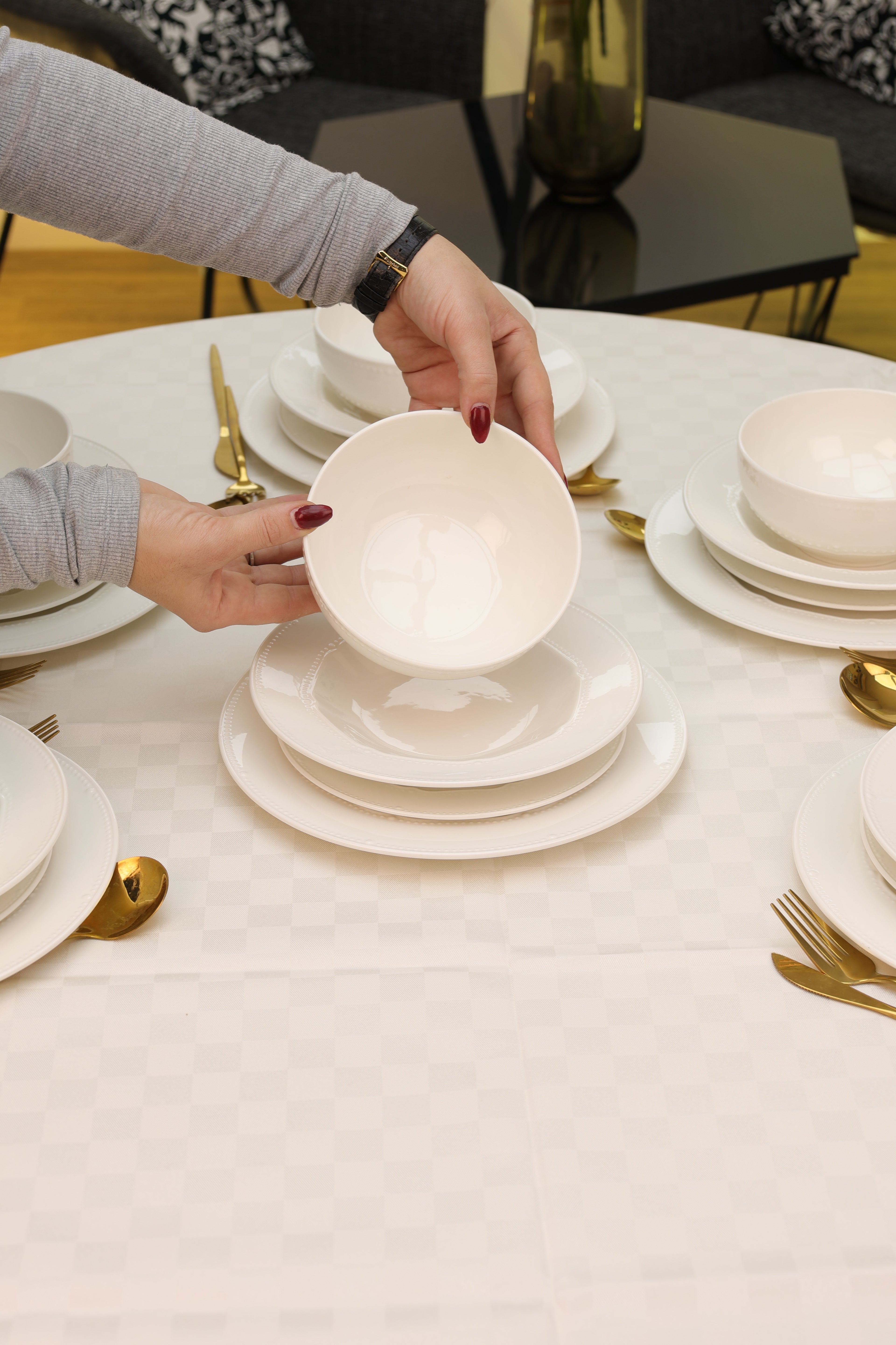 Service en Céramique – 24 Pièces Couleur : Blanc Perlé