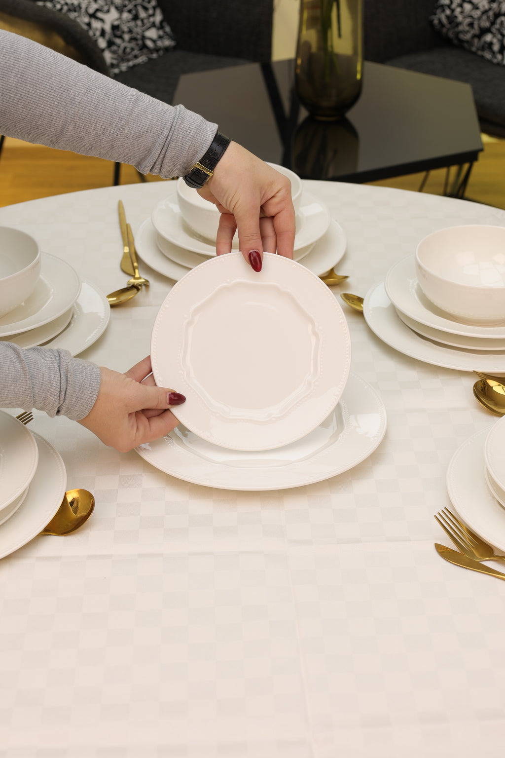 Service en Céramique – 24 Pièces Couleur : Blanc Perlé