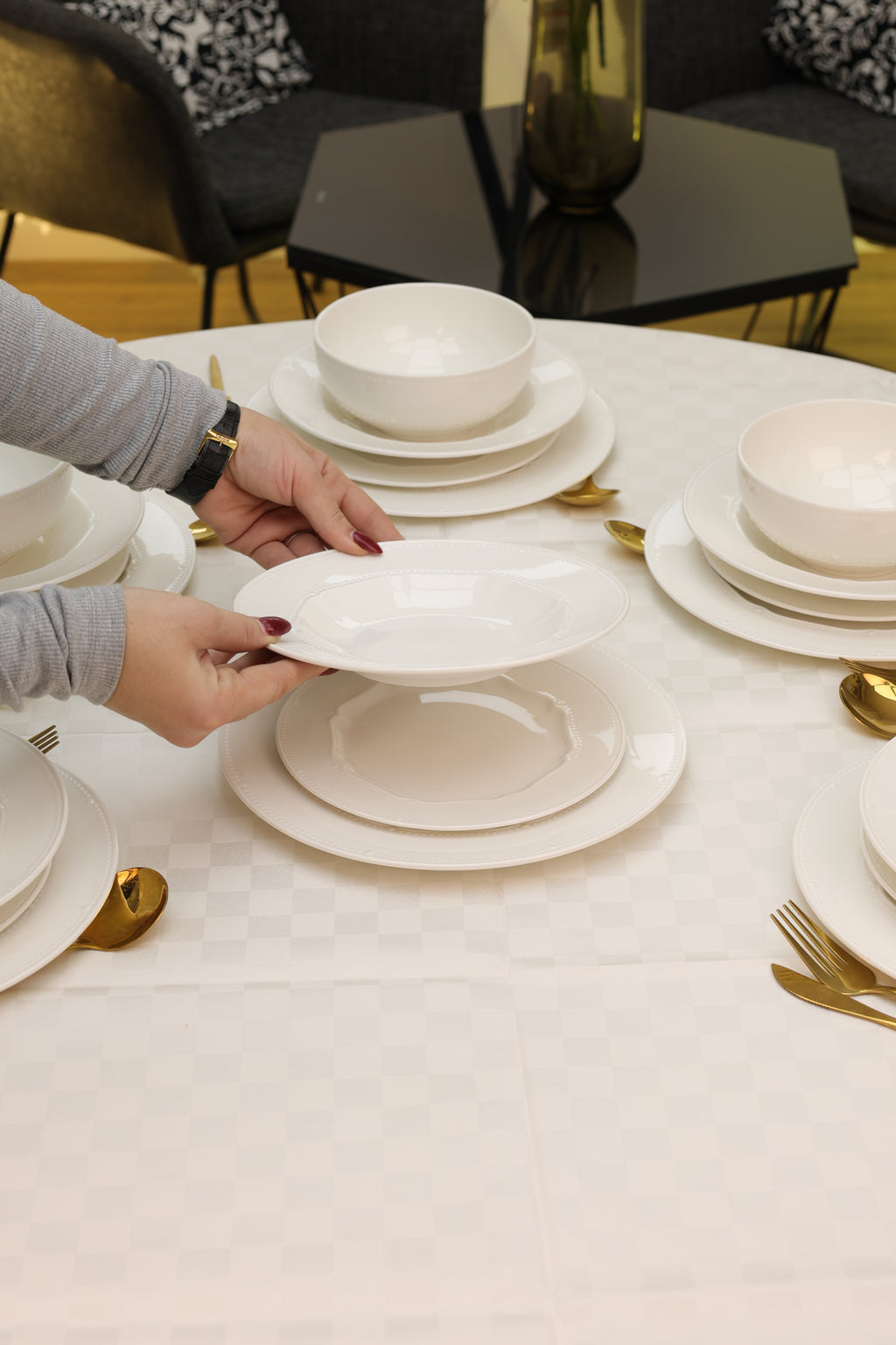 Service en Céramique – 24 Pièces Couleur : Blanc Perlé