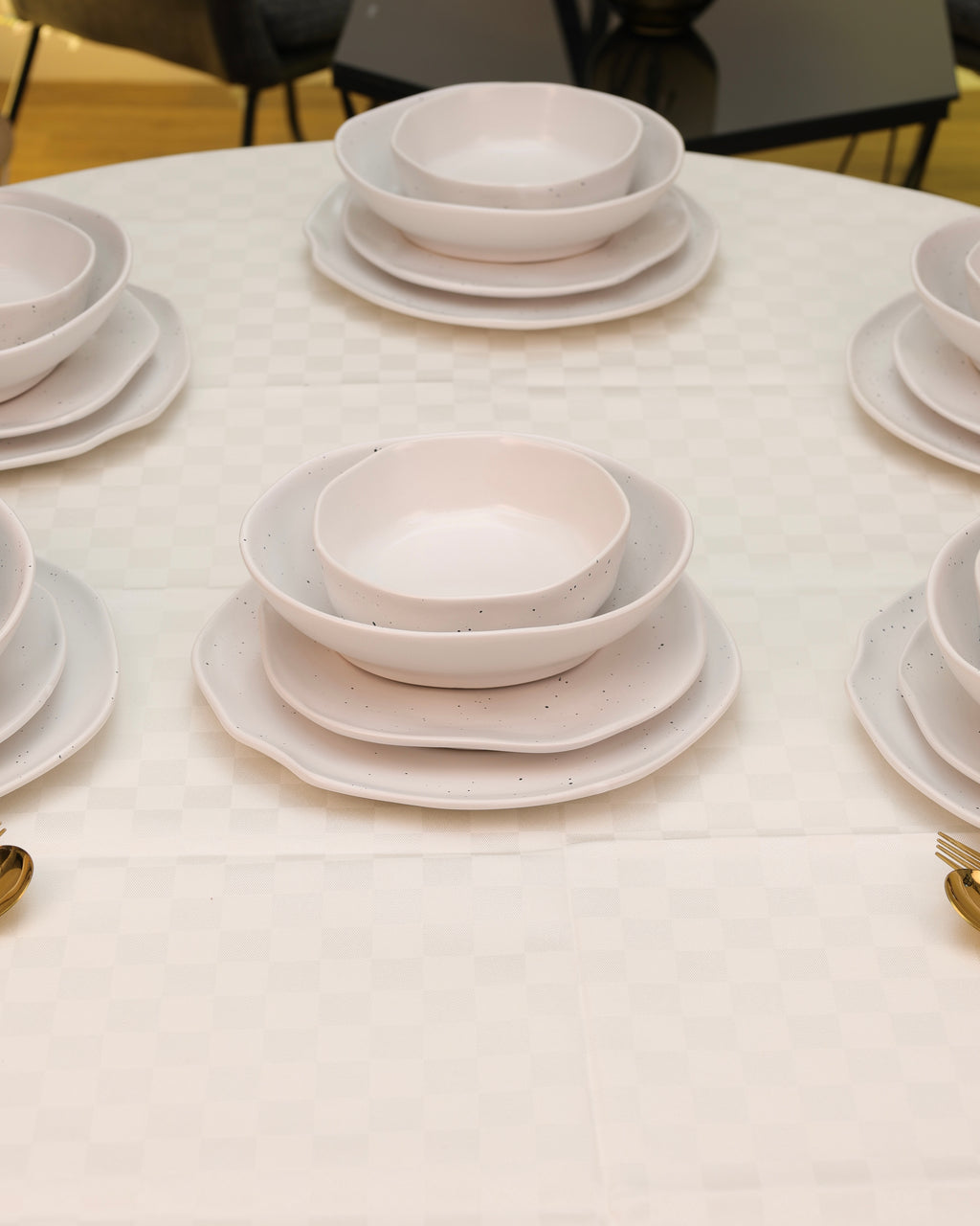 Service de Table en Céramique 24 Pièces — couleur écru moucheté (blanc m’neqet) 🍽️