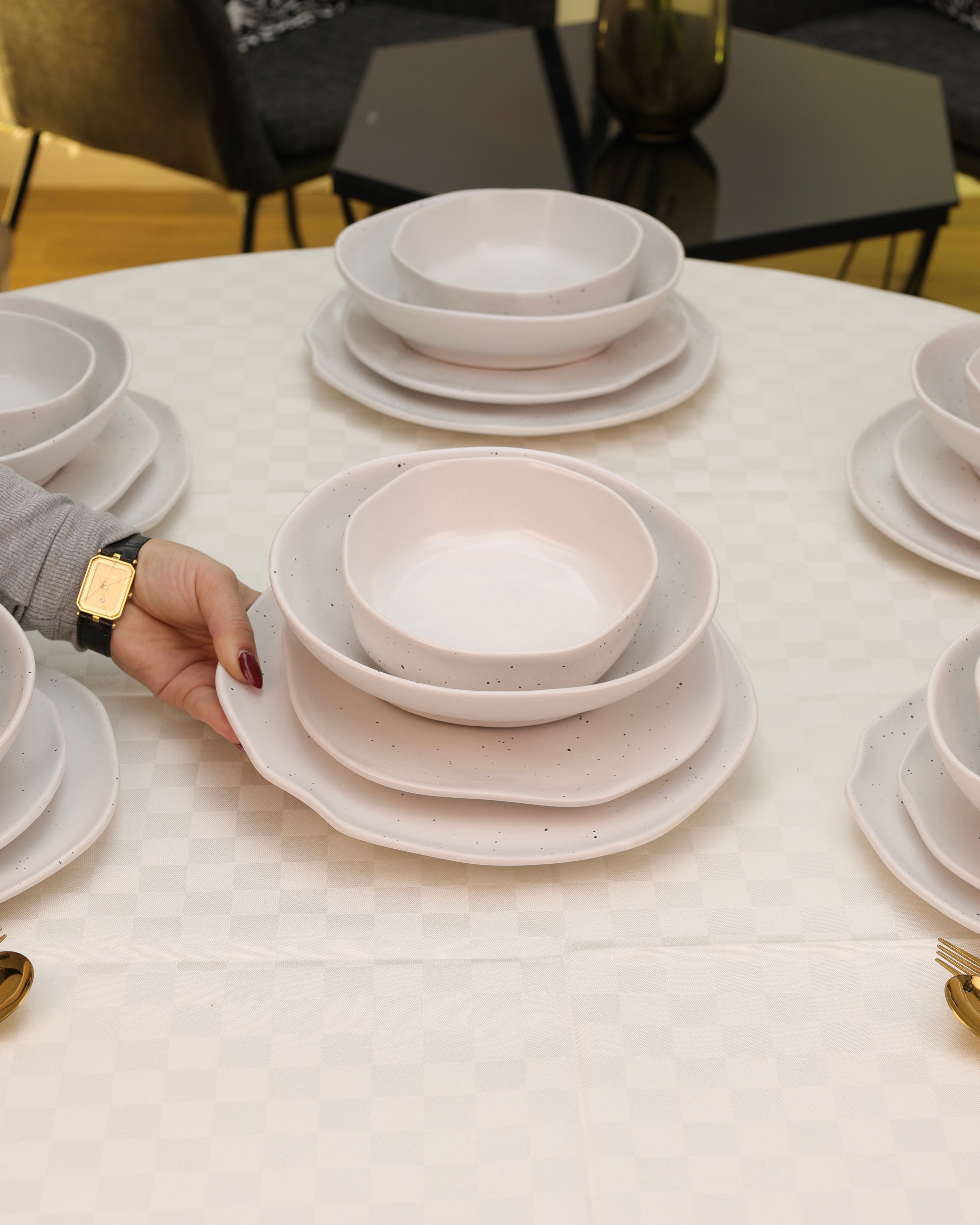 Service de Table en Céramique 24 Pièces — couleur écru moucheté (blanc m’neqet) 🍽️