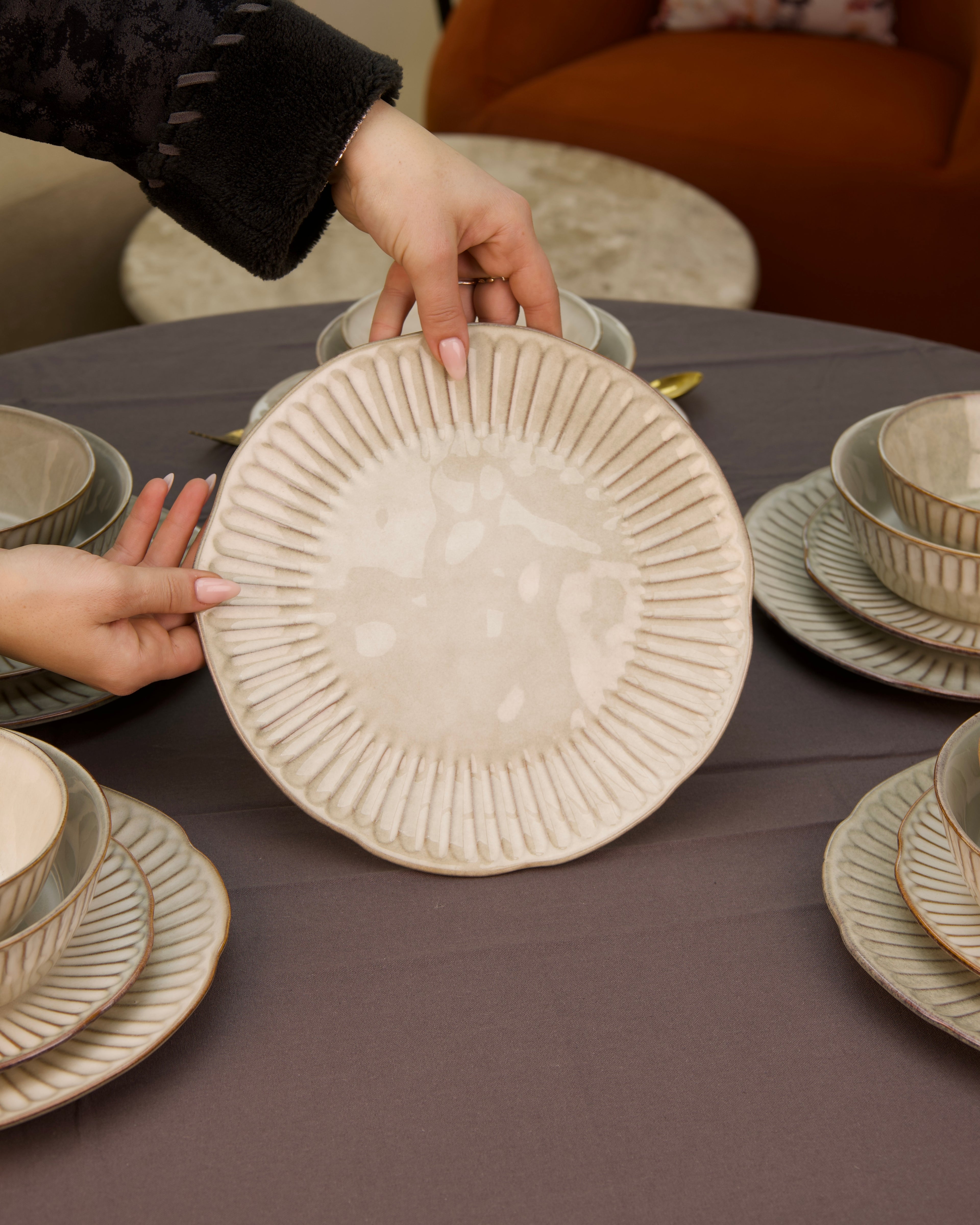 Service en céramique - 24 pièces couleur beige claire