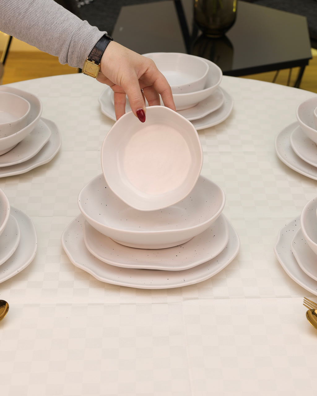 Service de Table en Céramique 24 Pièces — couleur écru moucheté (blanc m’neqet) 🍽️