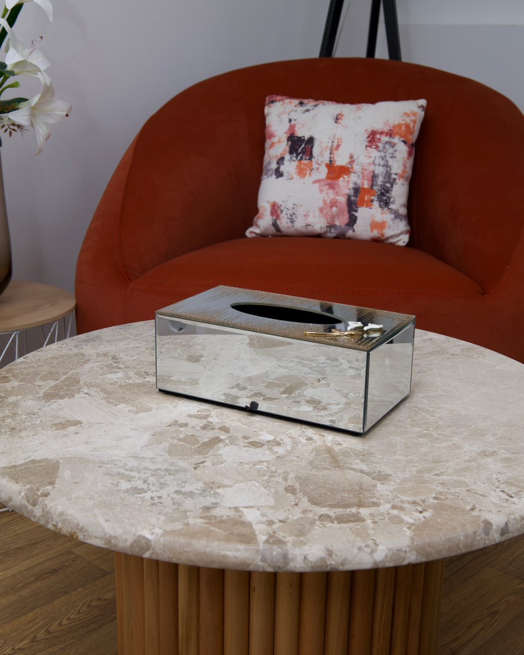 Lot de boîtes et cadre en verre miroir / Motif floral blanc et doré