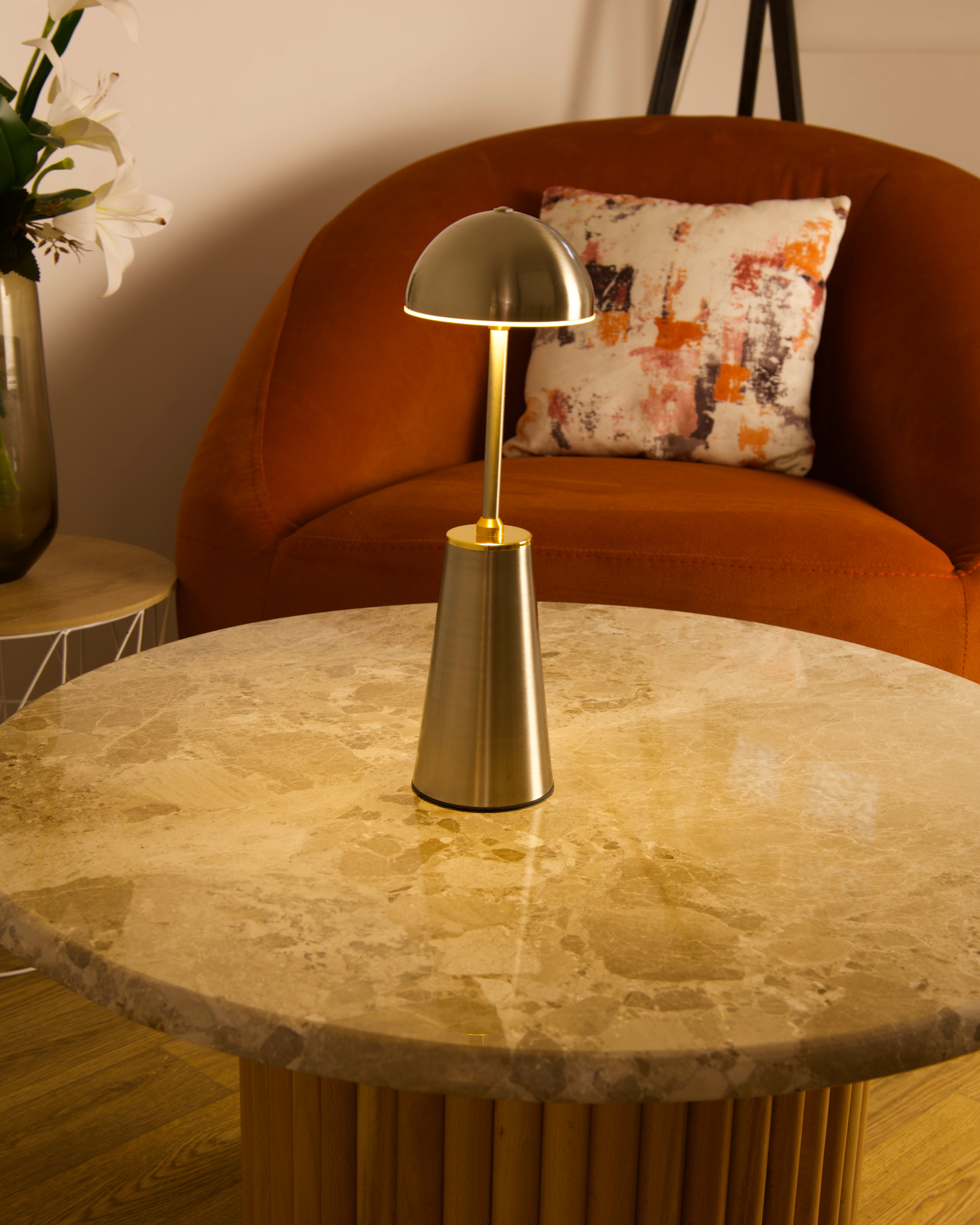 Lampe de table en métal