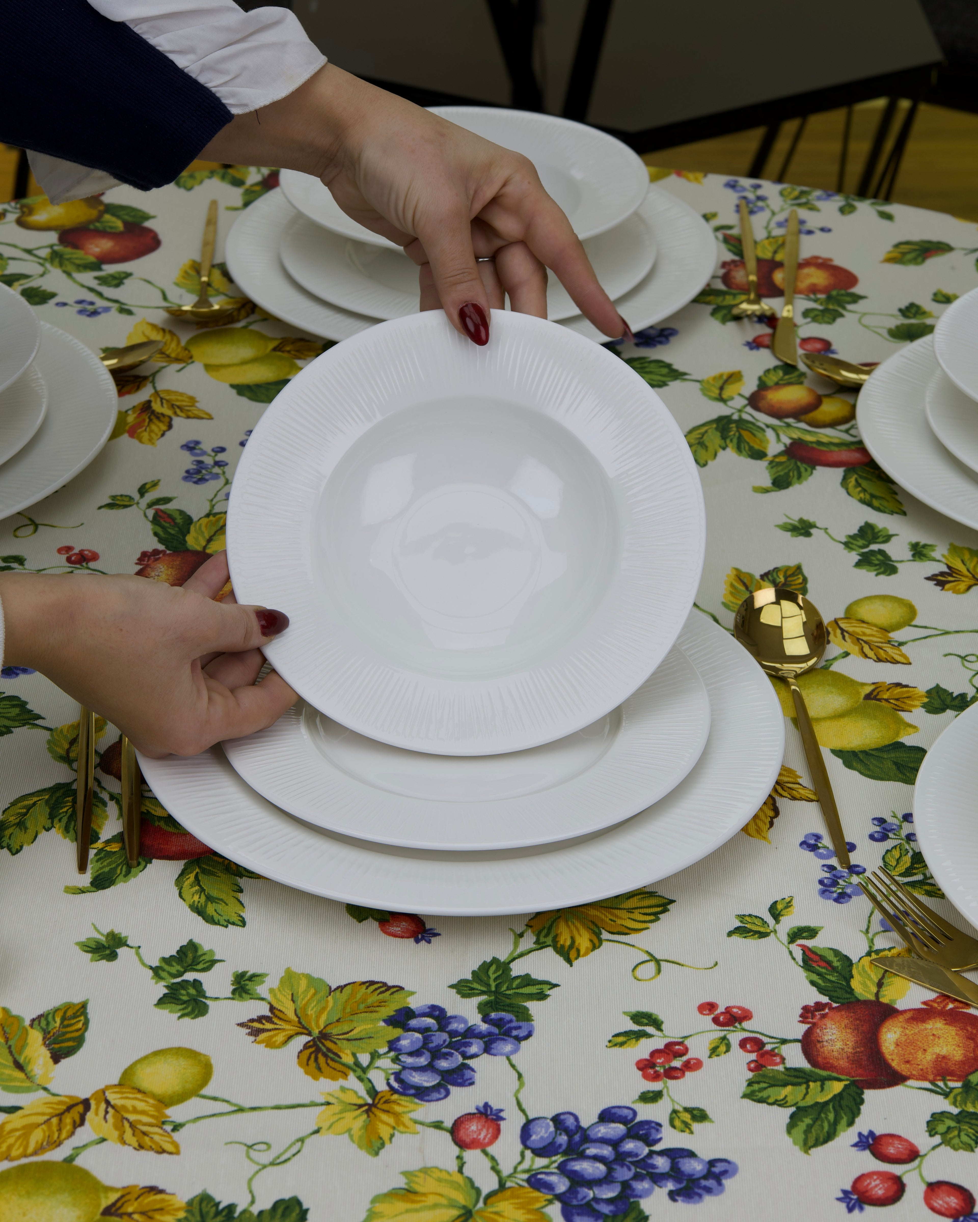 Service de Table en Porcelaine – 21 Pièces/ traits verticaux