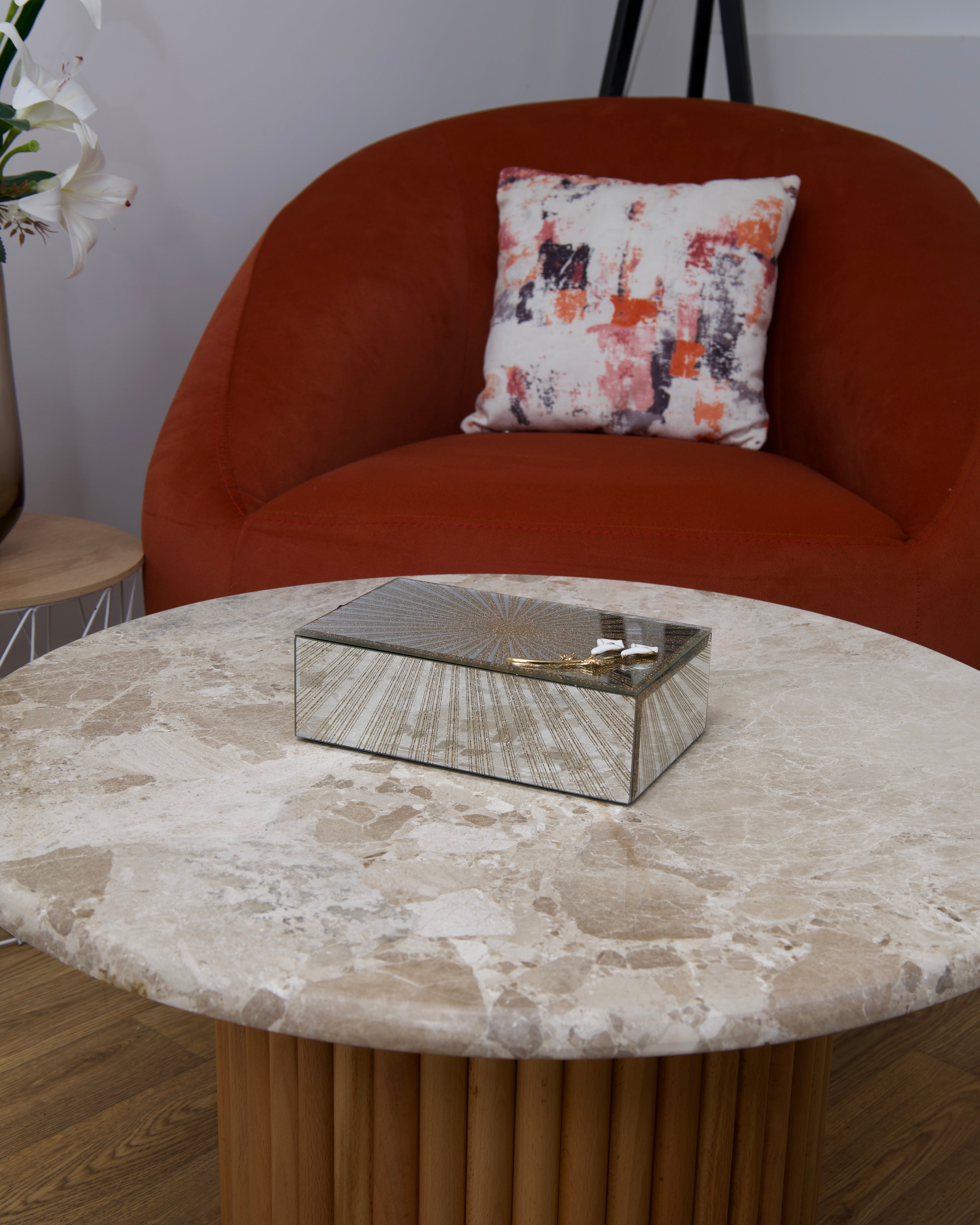 Lot de boîtes et cadre en verre miroir / Motif floral blanc et doré