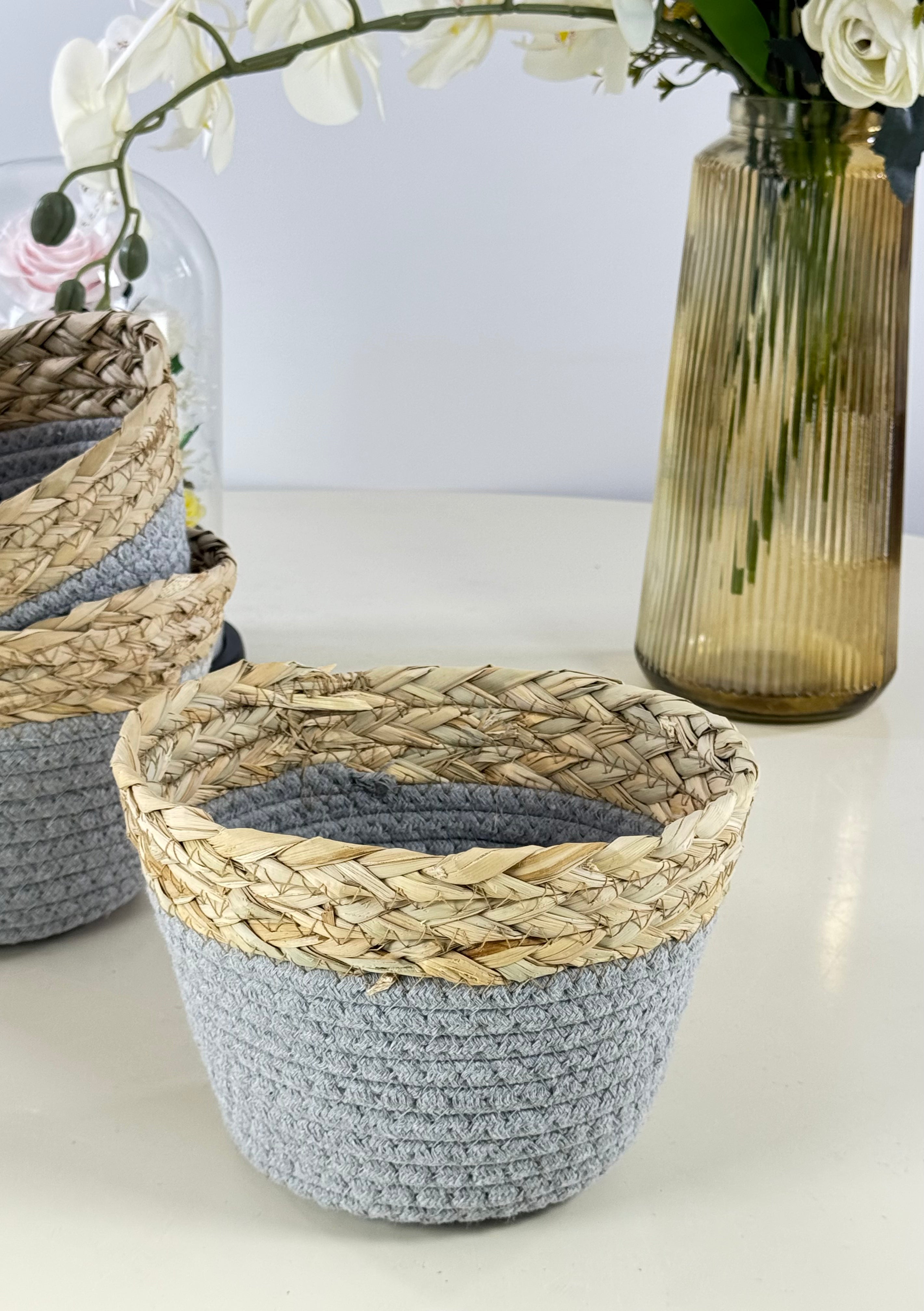 Panier tressé gris et beige Bol brillant