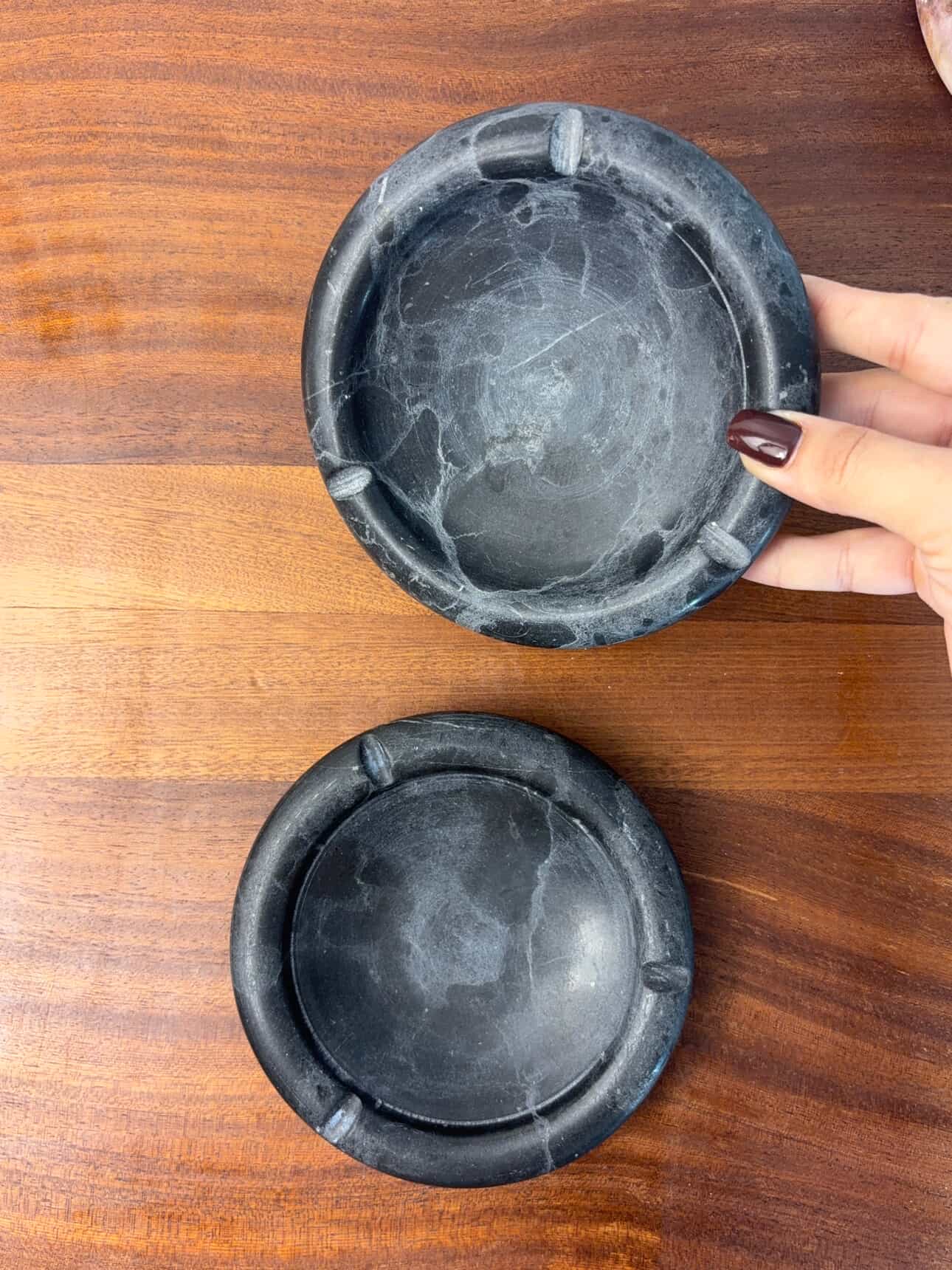 cendrier en marbre noir du Hoggar